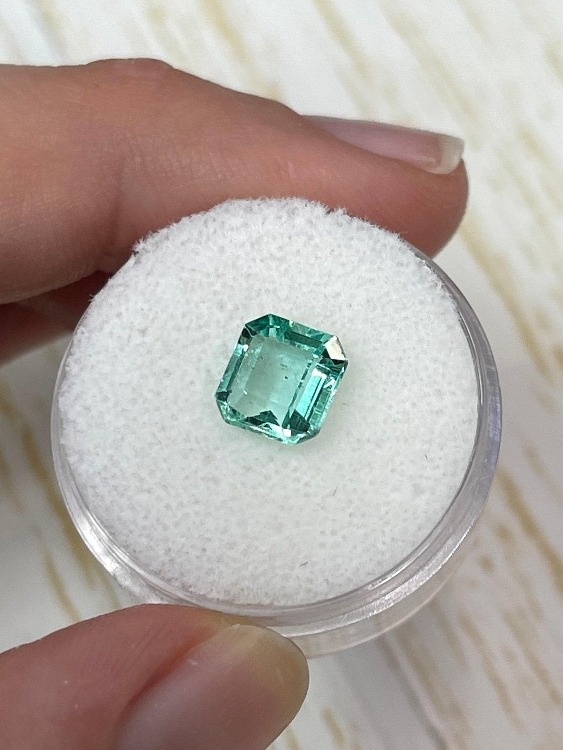 Moderno Smeraldo colombiano da 1,74 carati con taglio Asscher - Gemma di maggio pulita in vendita