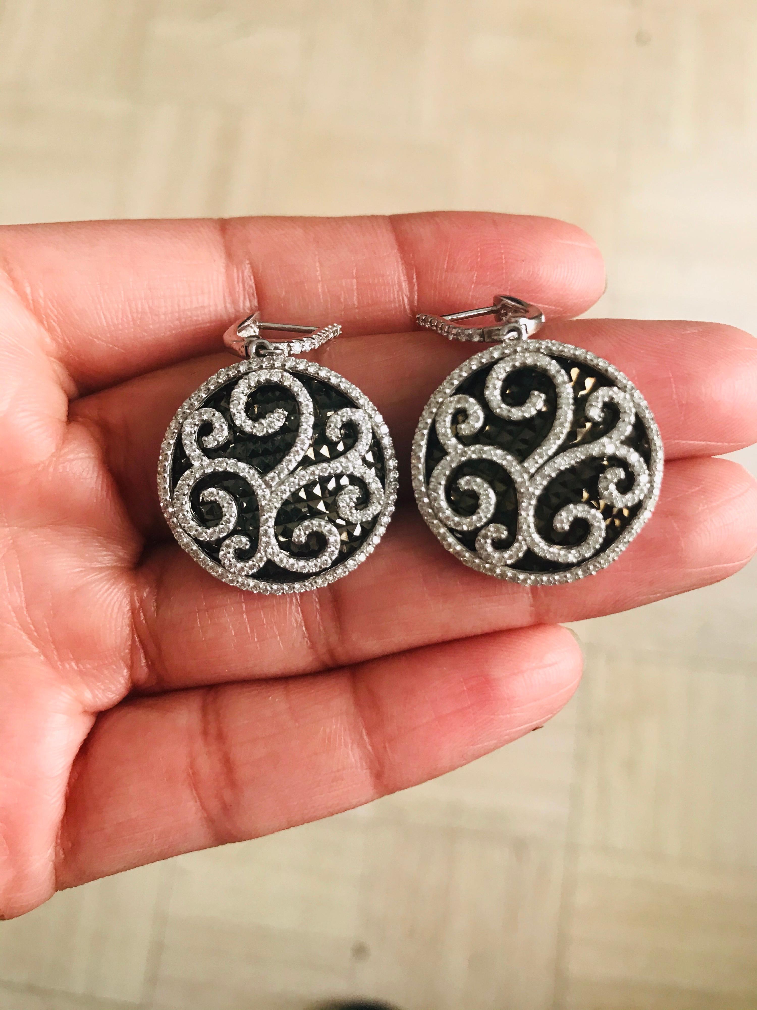 Boucles d'oreilles pendantes en or blanc avec diamant naturel de 1,74 carat et rhodium noir Neuf - En vente à Los Angeles, CA