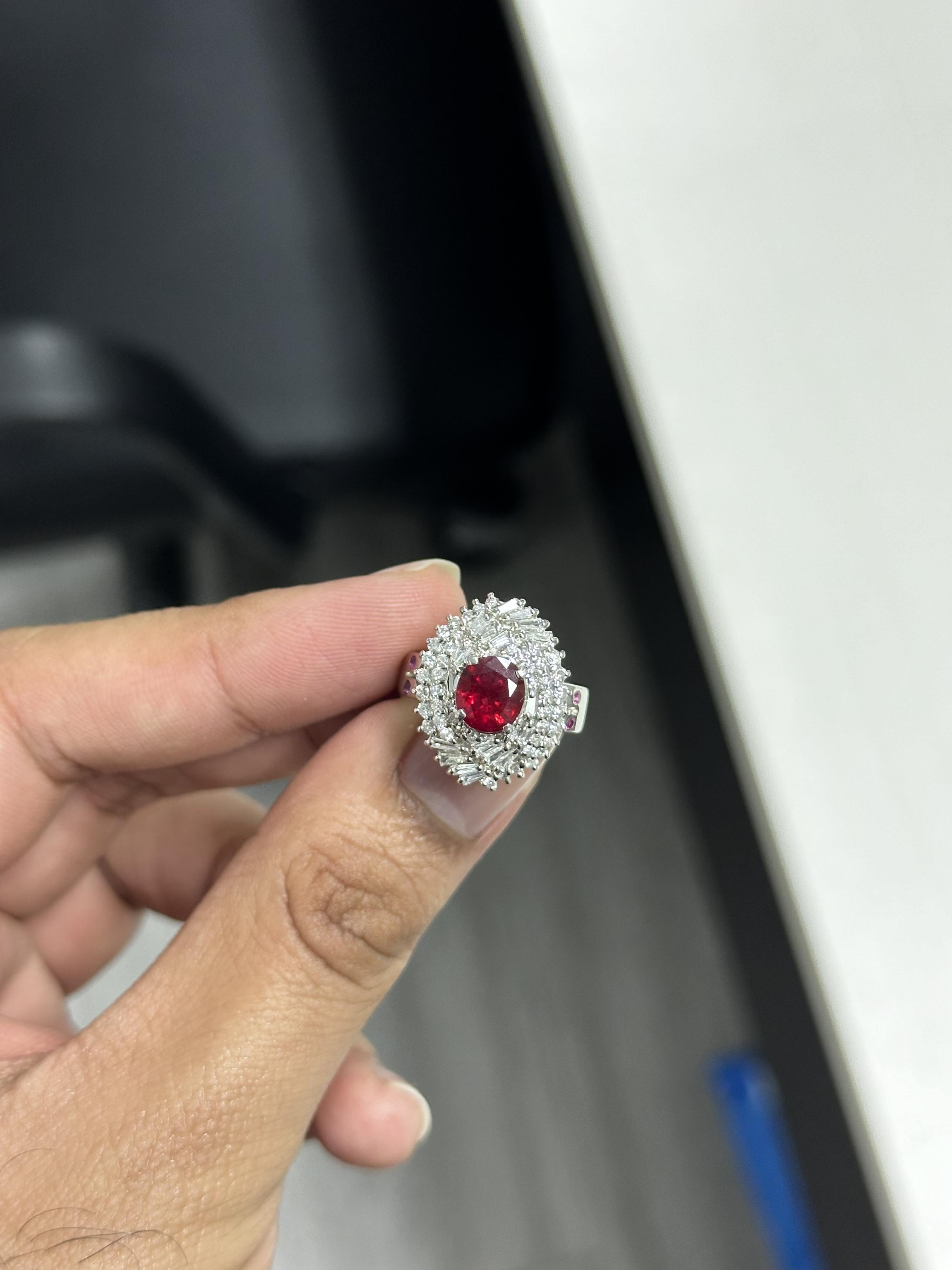 1,738 Karat Rubin-Cocktailring in PT900 Damen im Angebot