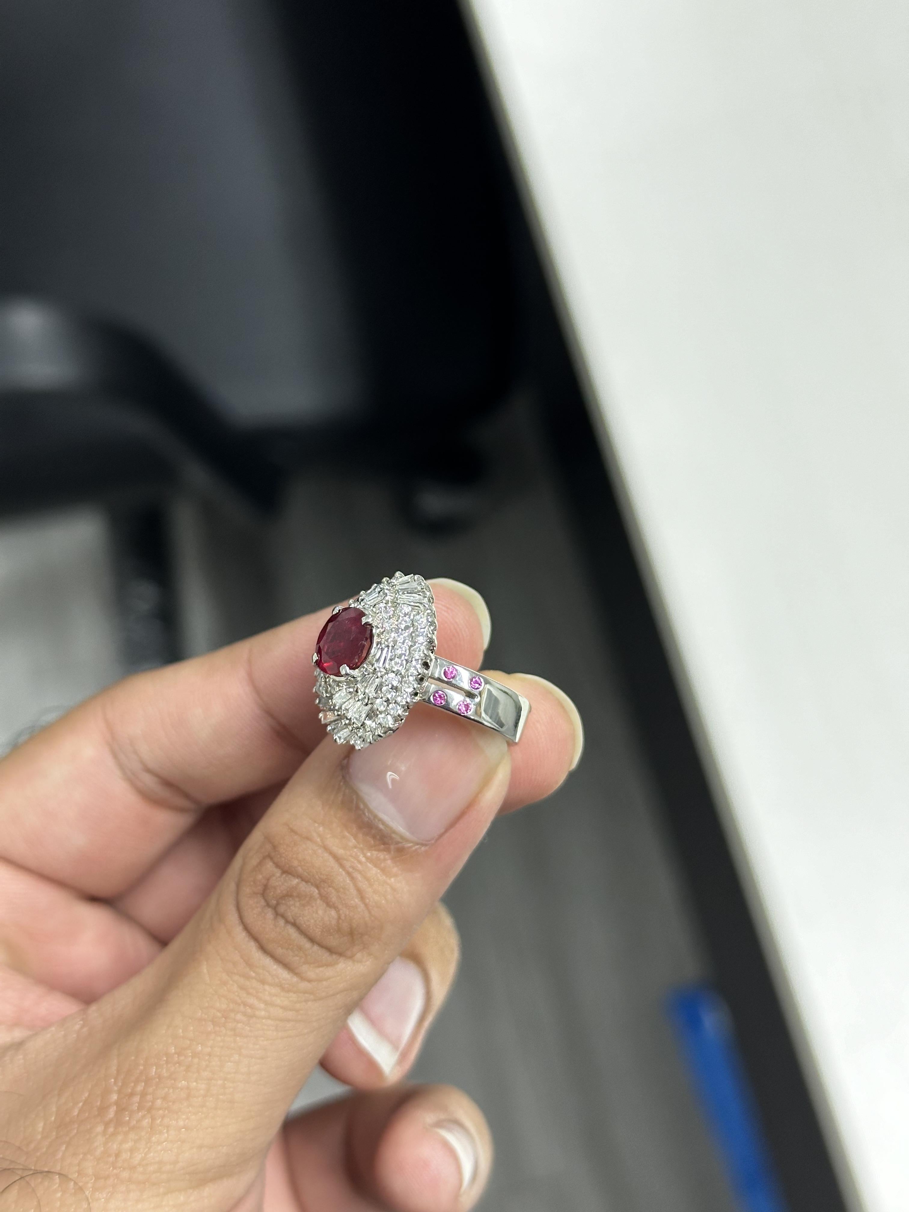 1,738 Karat Rubin-Cocktailring in PT900 im Angebot 1