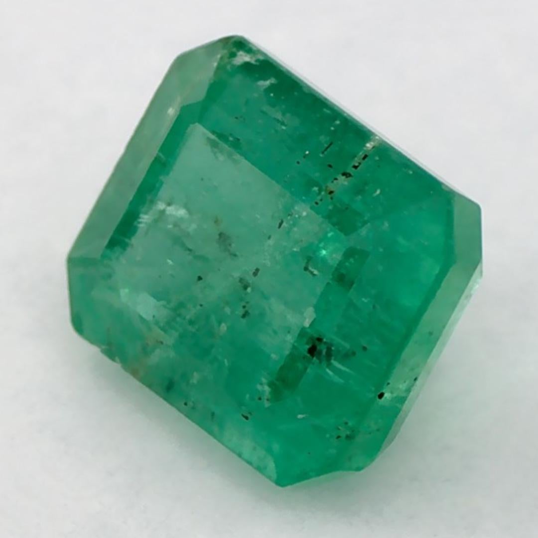 Con un vibrante tono verde, la piedra de nacimiento de mayo es un símbolo del renovado crecimiento primaveral. 

Explora la vibrante colección de esmeraldas, rubíes y zafiros de nuestra tienda, disponibles como gemas sueltas y combinadas con nuestra