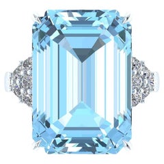 FERRUCCI 17.40 Carat Aquamarine and Diamonds Platinum Cocktail Ring