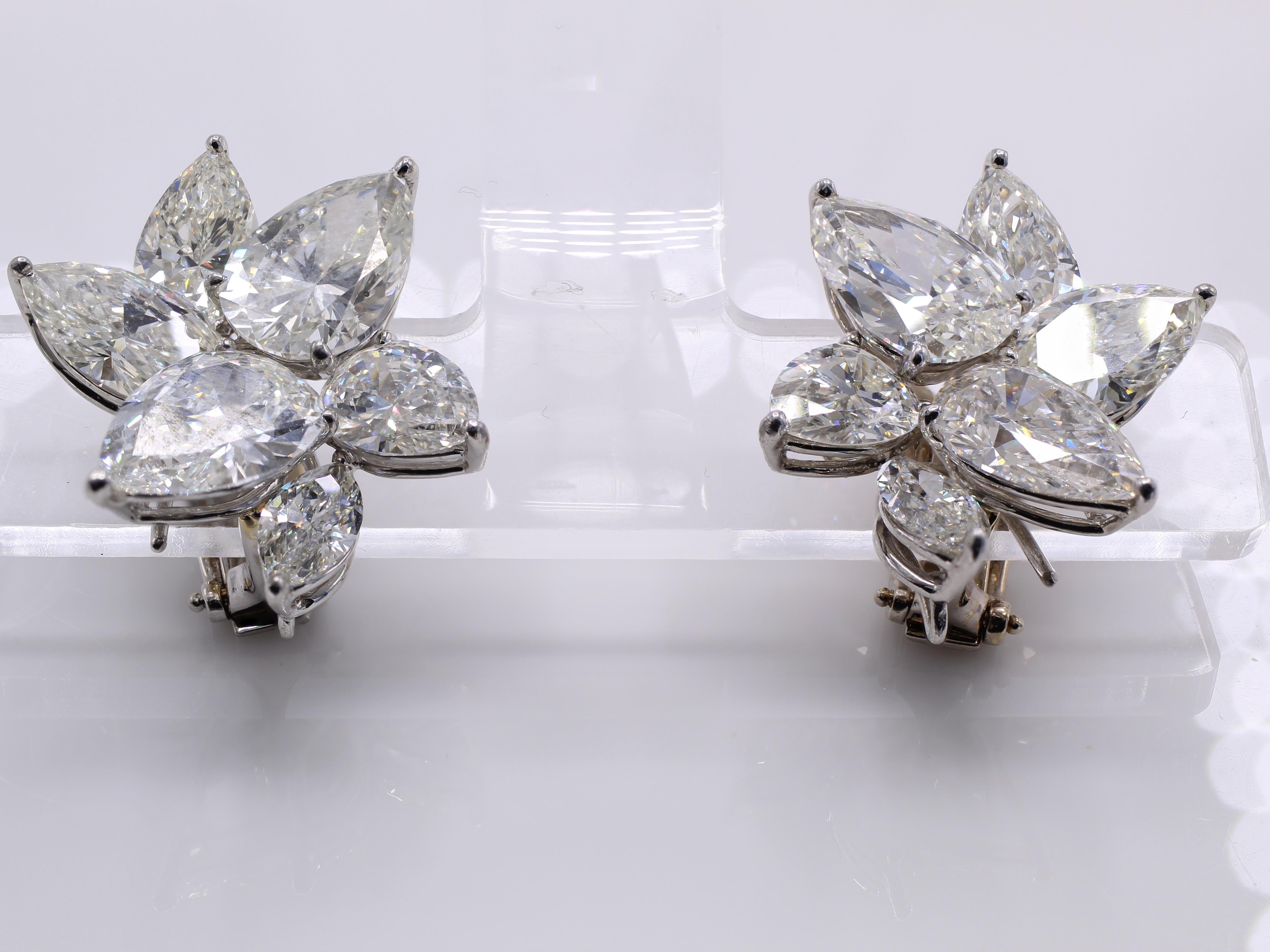 Contemporary 17.40 Carat Certified Pear Shape Diamond Platinum Cluster Earrings