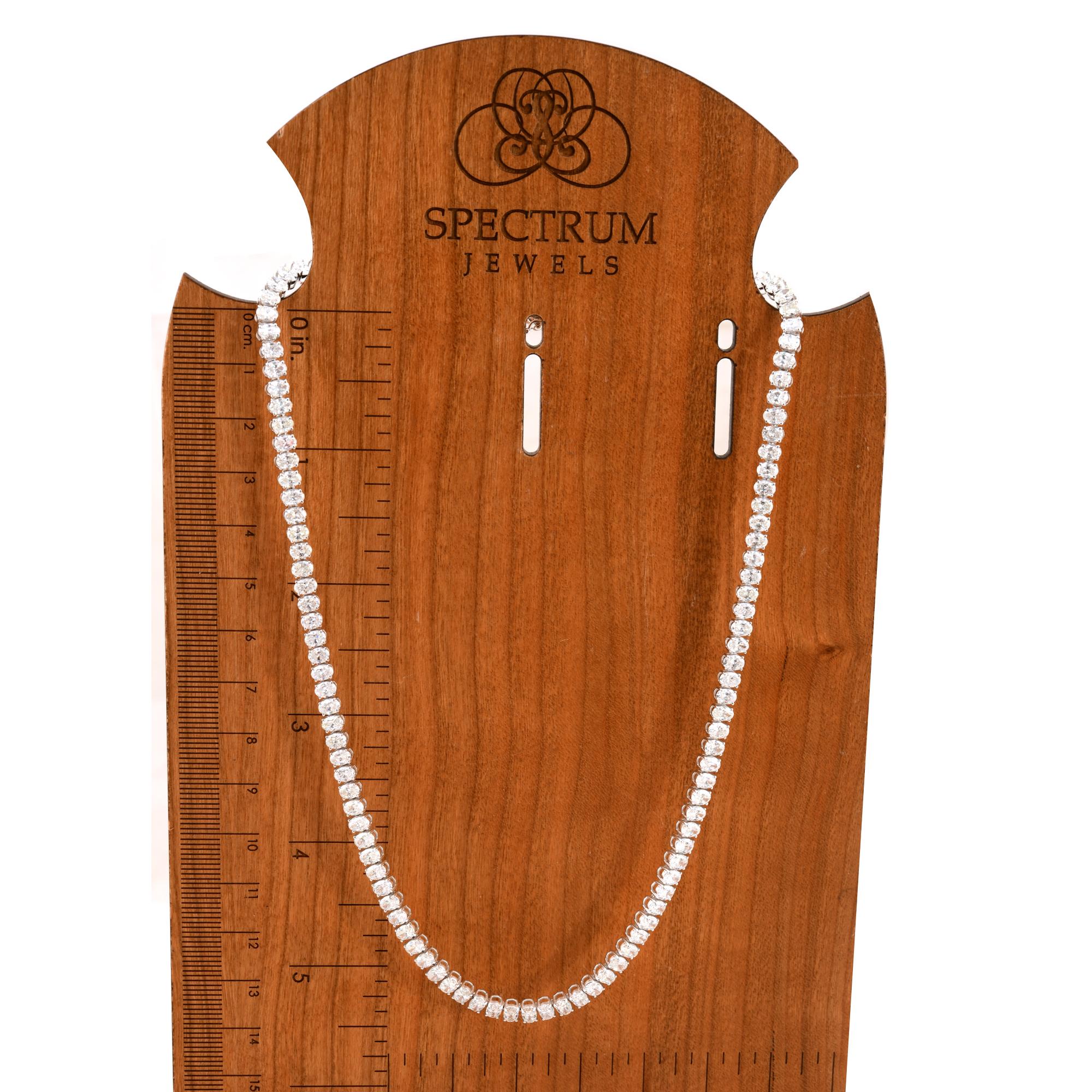 17.40 Carat SI/H Oval Brilliant Cut Diamond Necklace 14 Karat White Gold Jewelry In New Condition For Sale In Diera, Dubai