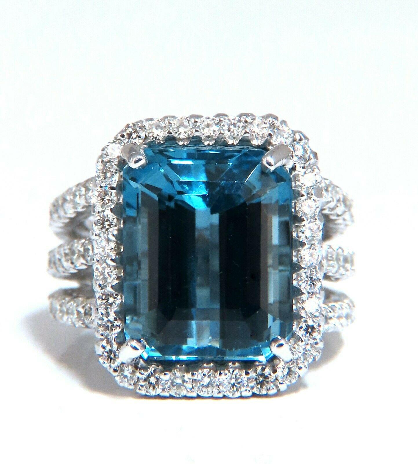 Bague à trois anneaux en or 14 carats avec diamants bleus suisses naturels vifs de 17,40 carats et halo à trois anneaux Unisexe en vente