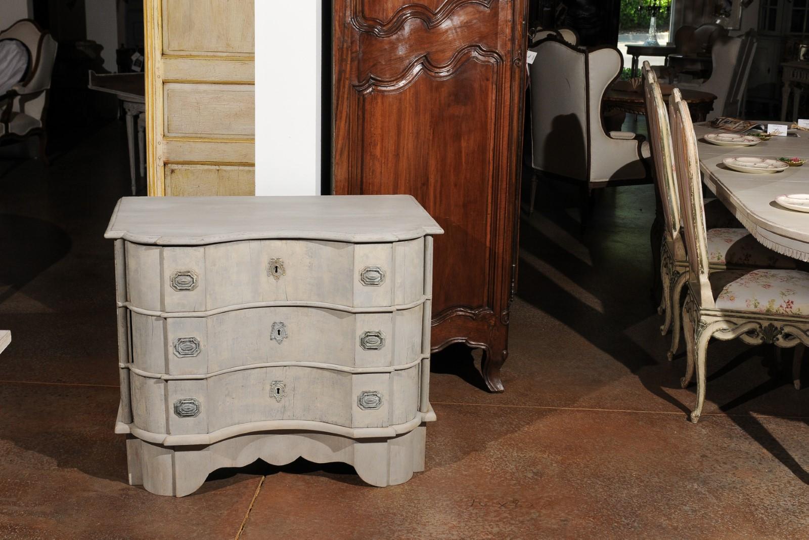 1740s Dutch Three-Drawer Serpentine Painted Wood Commode 4