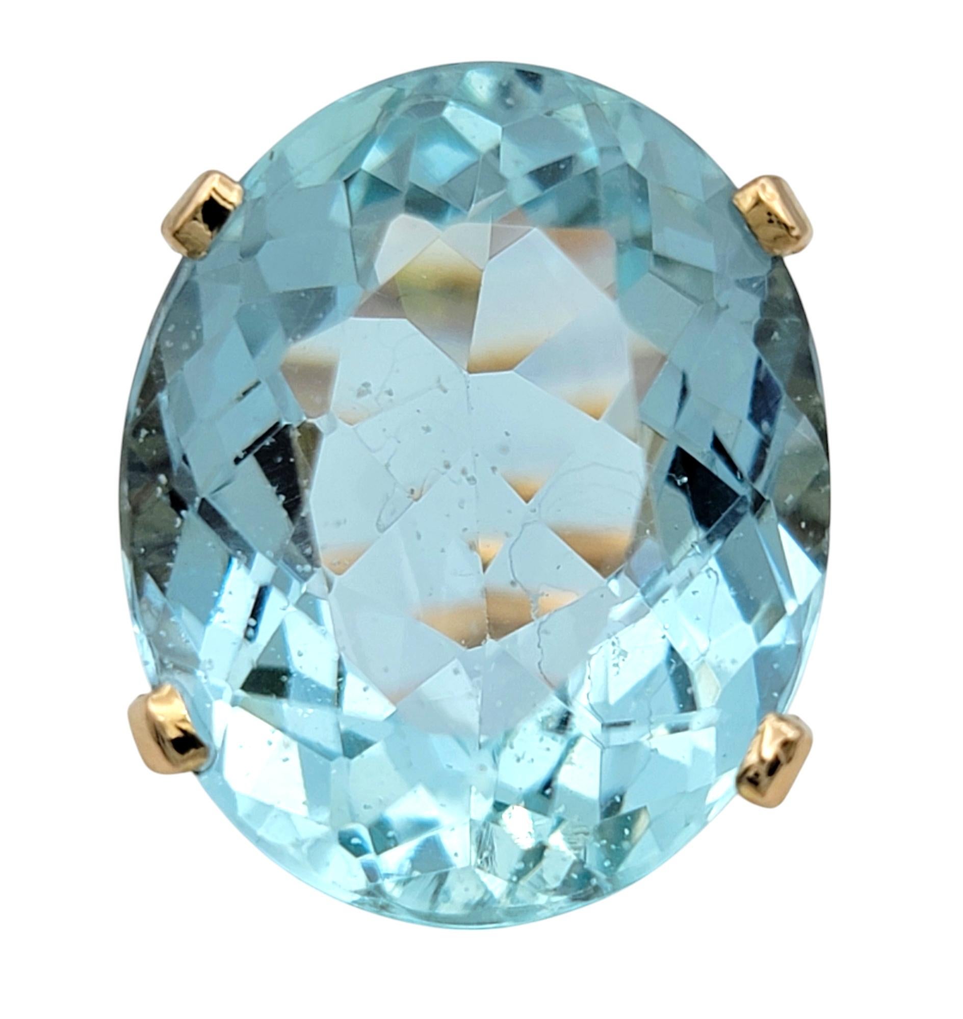 Anillo de Cóctel con Solitario de Aguamarina de Corte Oval de 17,41 Quilates en Oro Amarillo de 18 Kilates Contemporáneo en venta