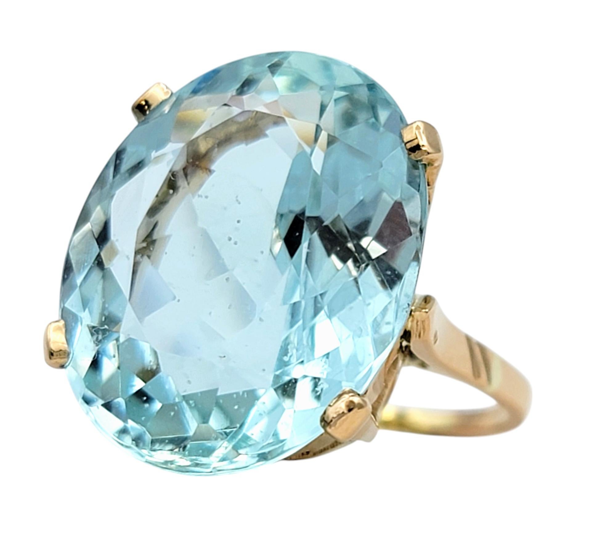 Anillo de Cóctel con Solitario de Aguamarina de Corte Oval de 17,41 Quilates en Oro Amarillo de 18 Kilates Corte oval en venta