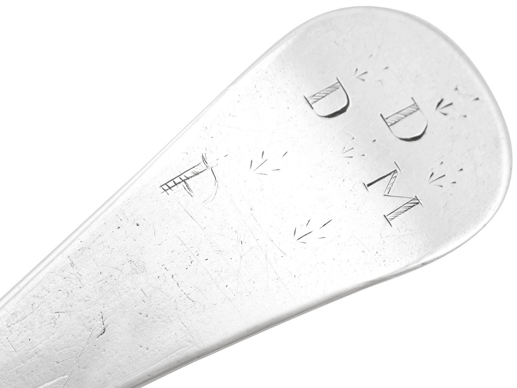 Metà XVIII secolo 1744, Antico Cucchiaio da Hash in argento Sterling di James Wilks in vendita