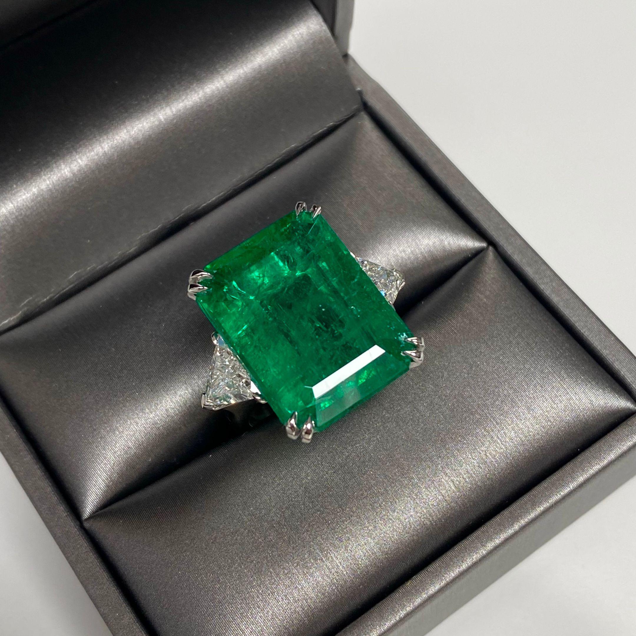 Emerald Cut 17.45 Carat Emerald Three Stone Ring, 1.40 Carat Trillion Diamonds, Platinum For Sale