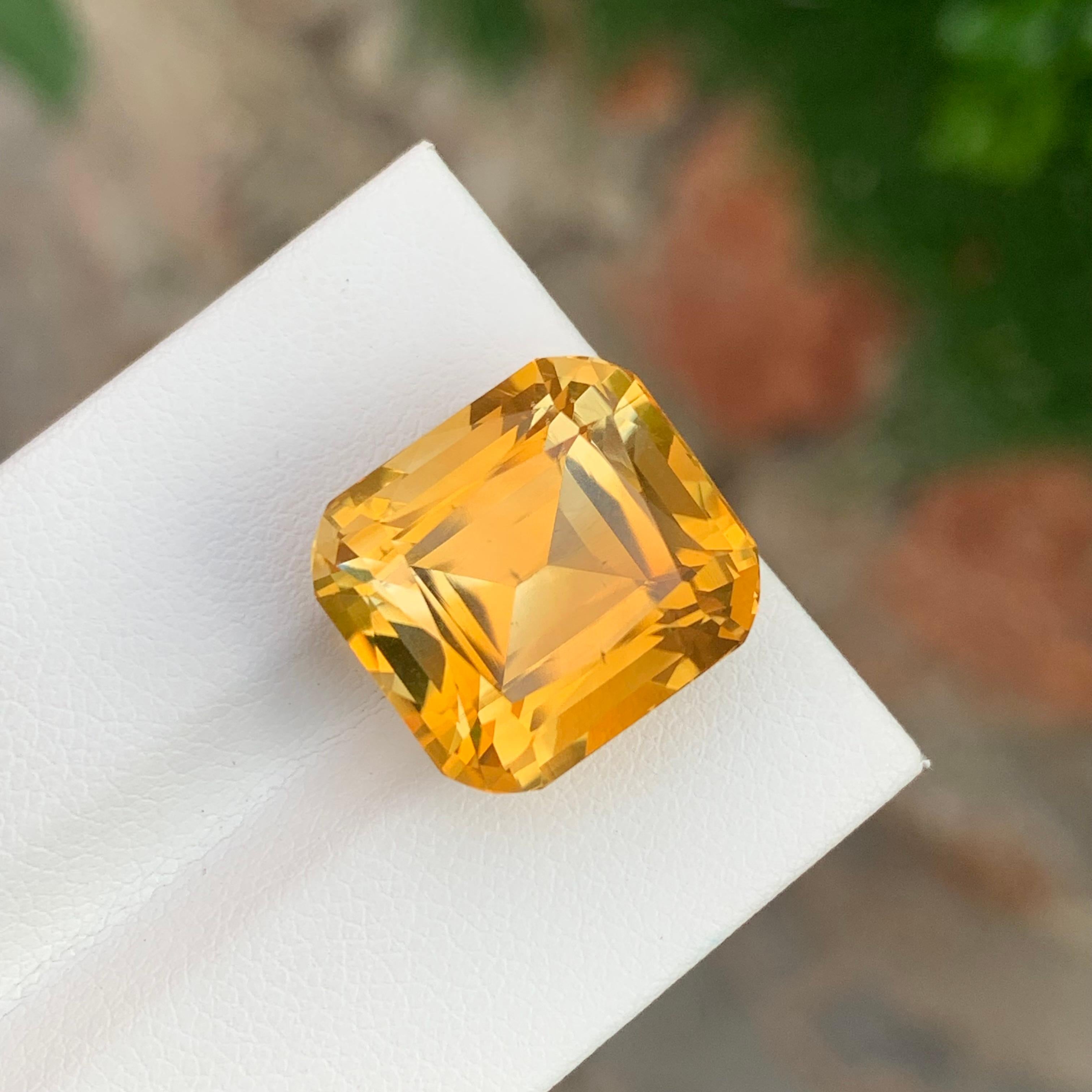 17.45 Carat Natural Loose Yellow Citrine Big Cushion Shape Gem For Necklace In New Condition For Sale In Peshawar, PK