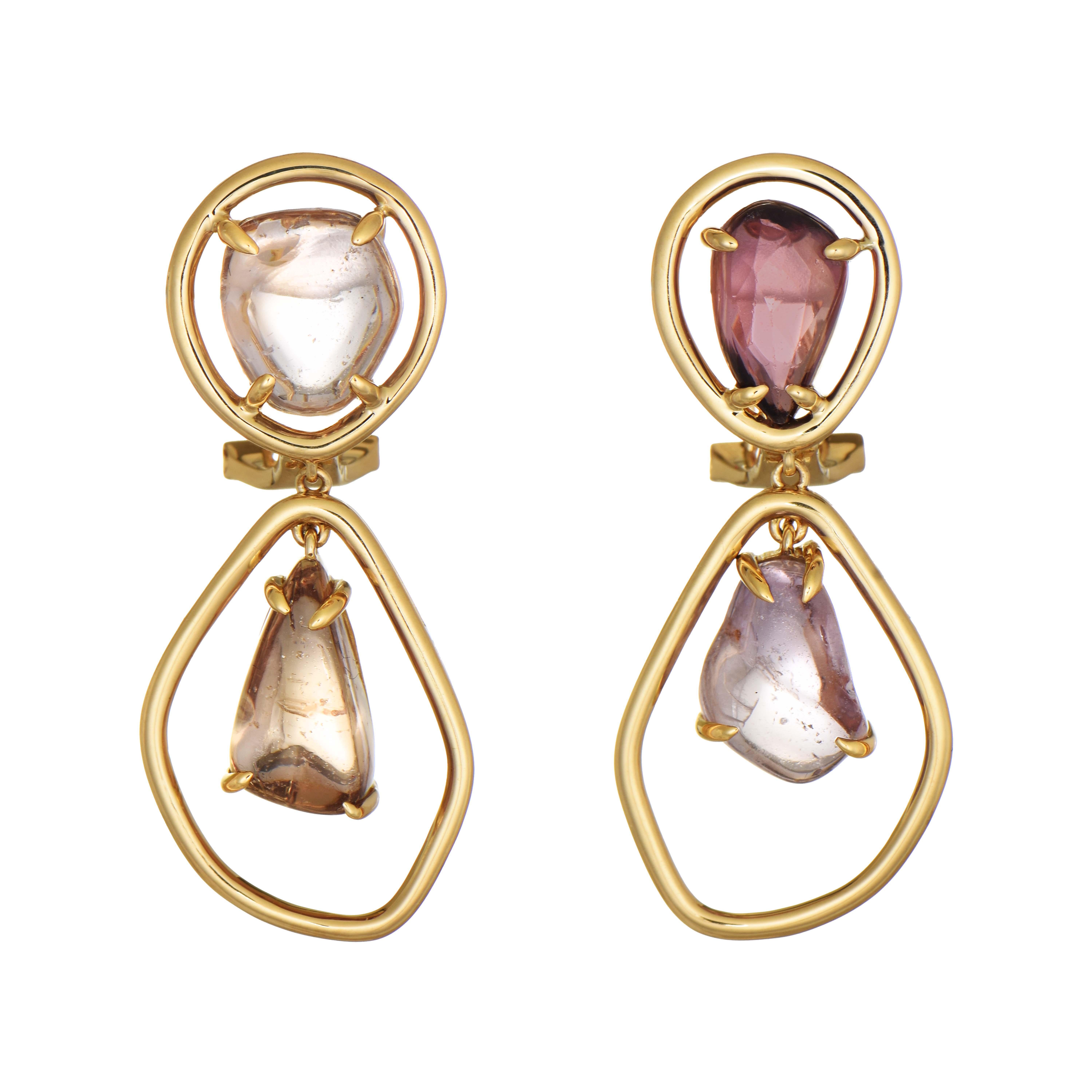 Tumbled 17.45 Carats Sapphire Yellow Gold Earrings For Sale