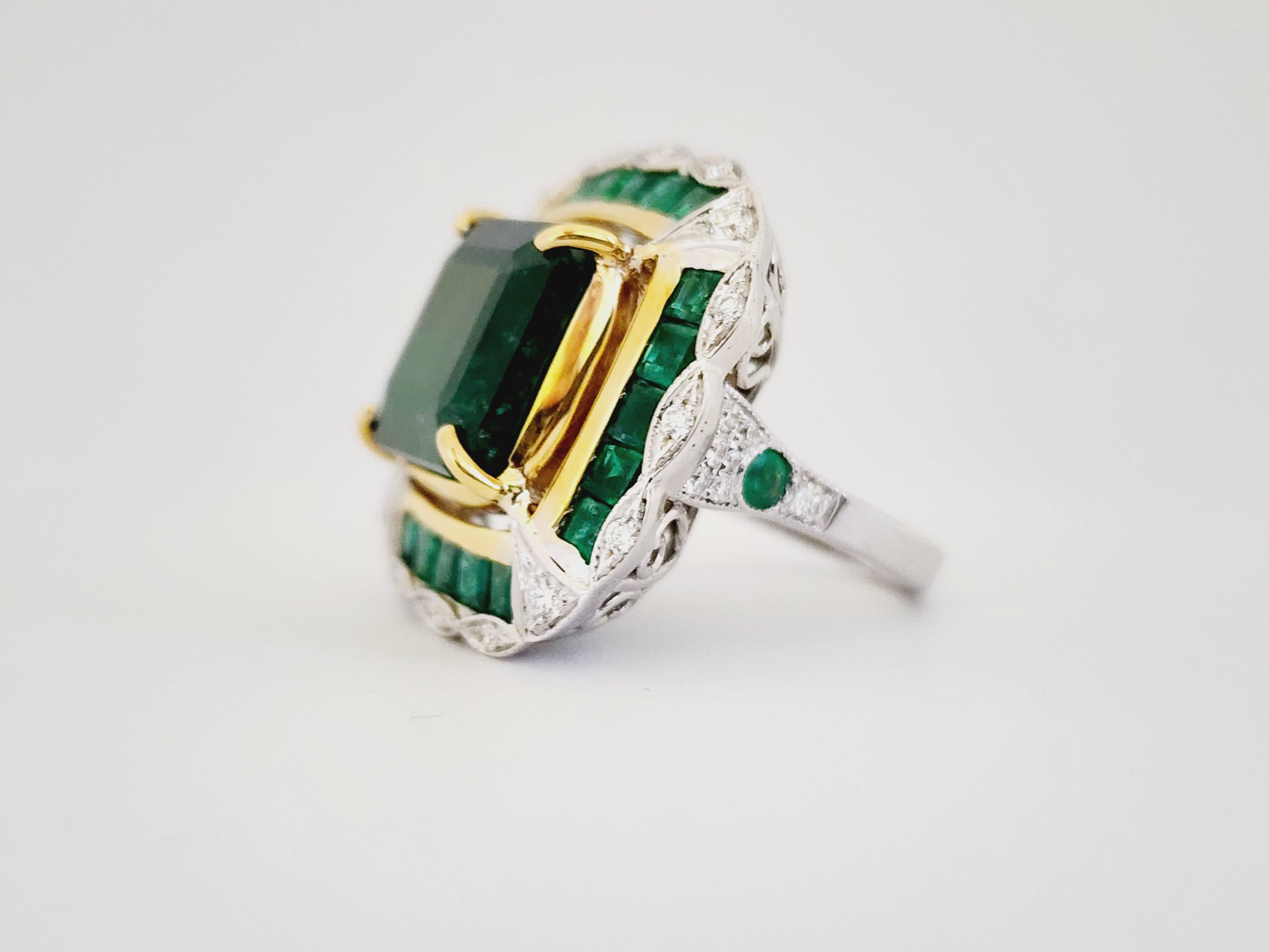 17.46 Carats Natural Emerald White Gold Diamond Ring 18 Karat For Sale 1