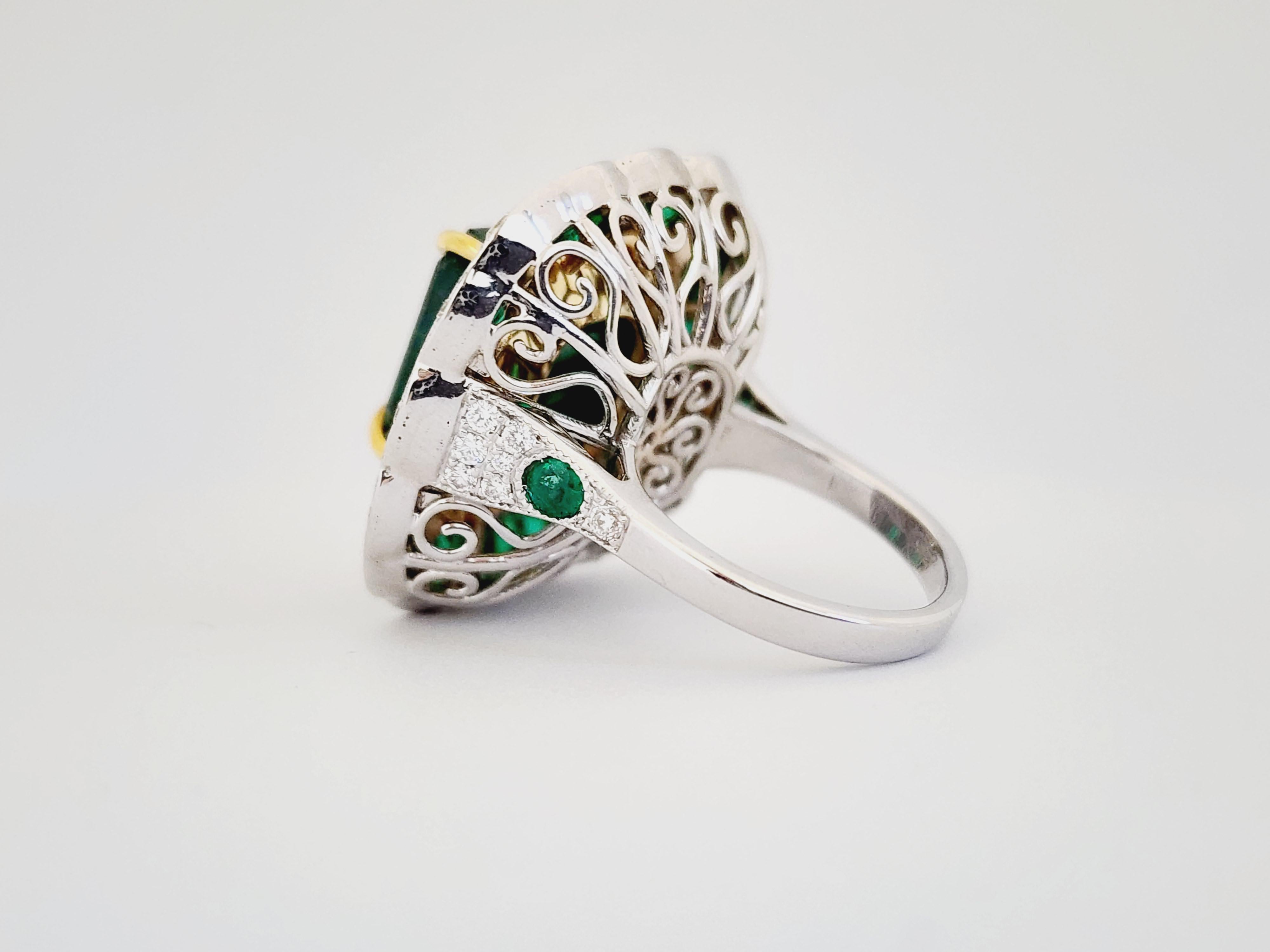 17.46 Carats Natural Emerald White Gold Diamond Ring 18 Karat For Sale 3