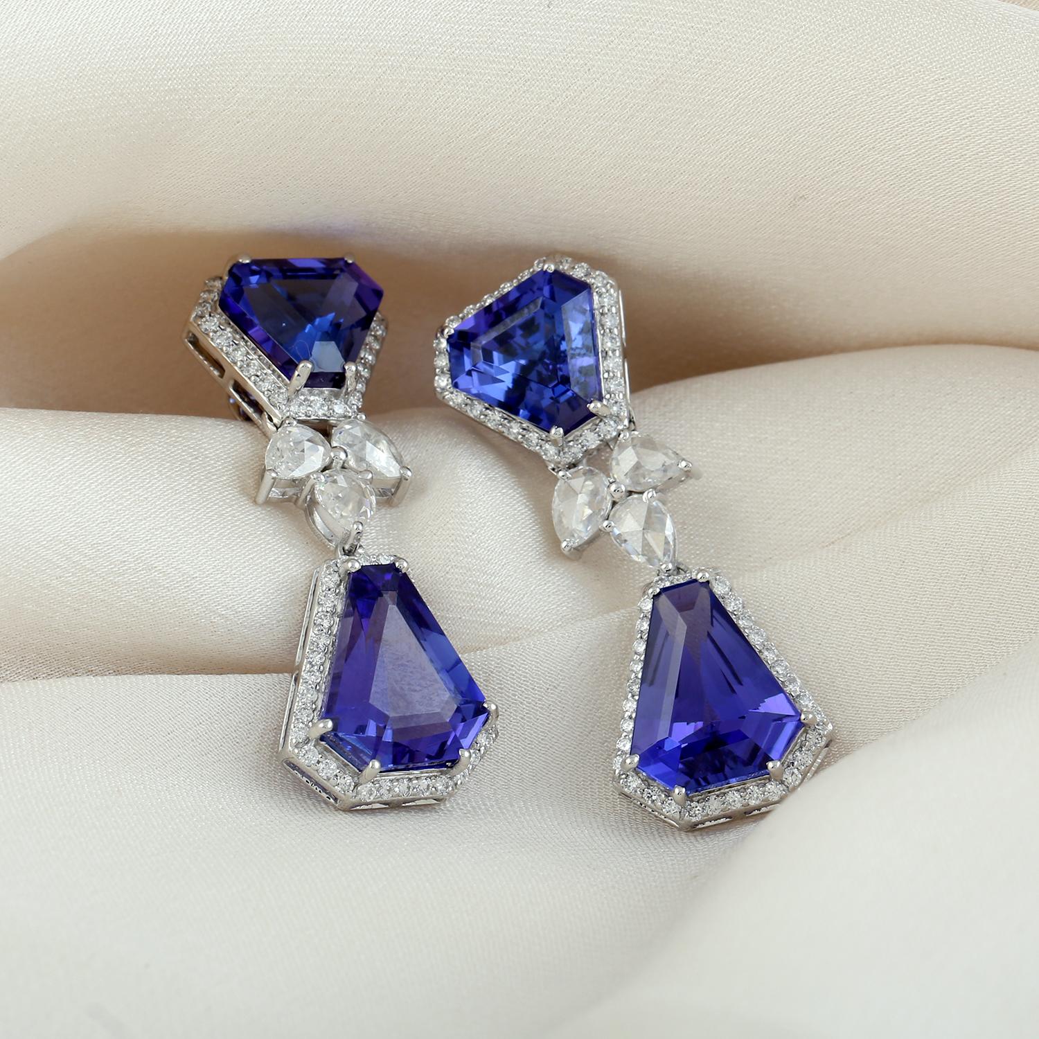 Contemporary 17.47ct Blue Tanzanite Dangle Earrings With Rosecut Diamonds In 18k White Gold For Sale