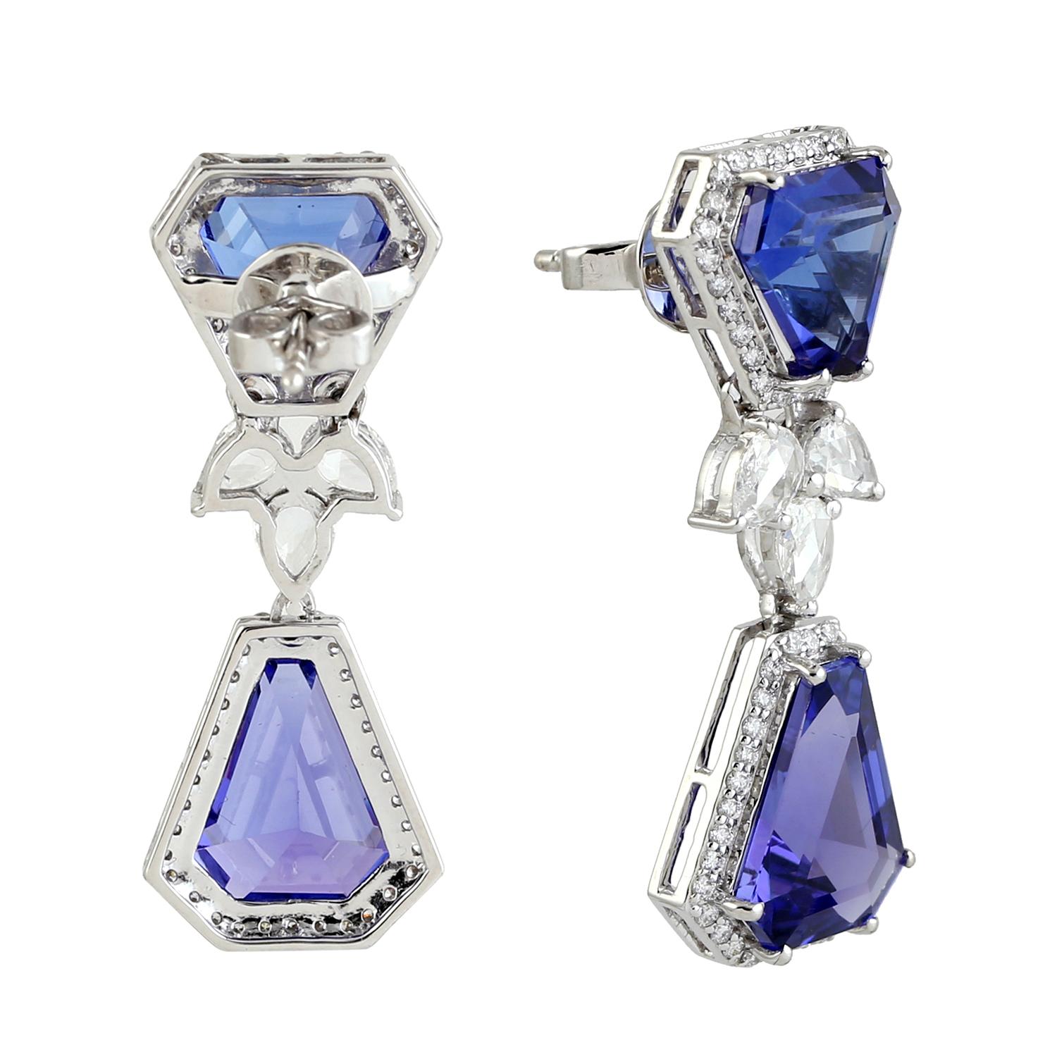 Mixed Cut 17.47ct Blue Tanzanite Dangle Earrings With Rosecut Diamonds In 18k White Gold For Sale