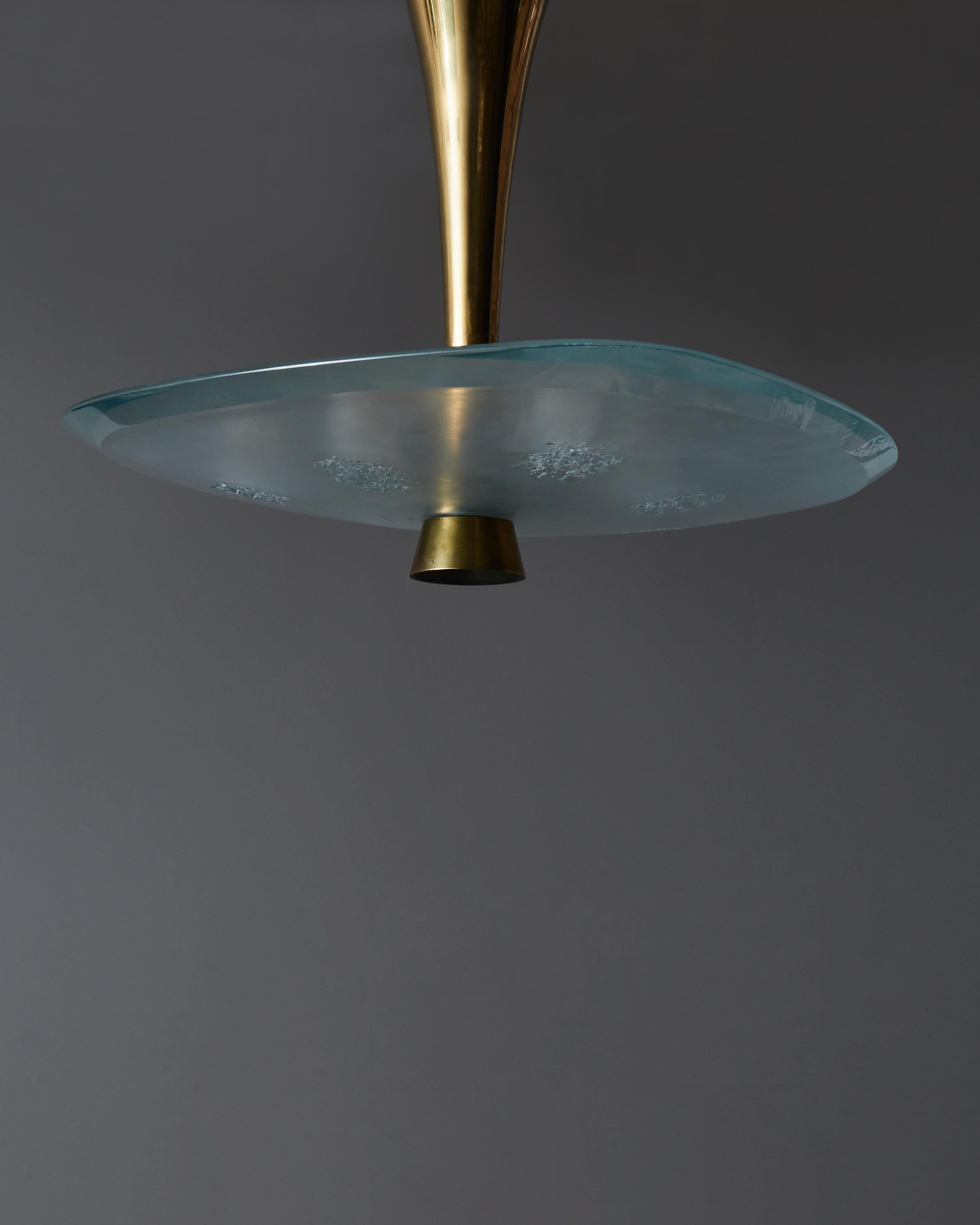 Beautiful and rare suspension model 1748 designed by Max ingrand in 1957 for Fontana Arte. The suspension is made of a free shaped acid frosted glass diffuser with six chiselled glass areas that are aligned and positioned under the lamp holders and