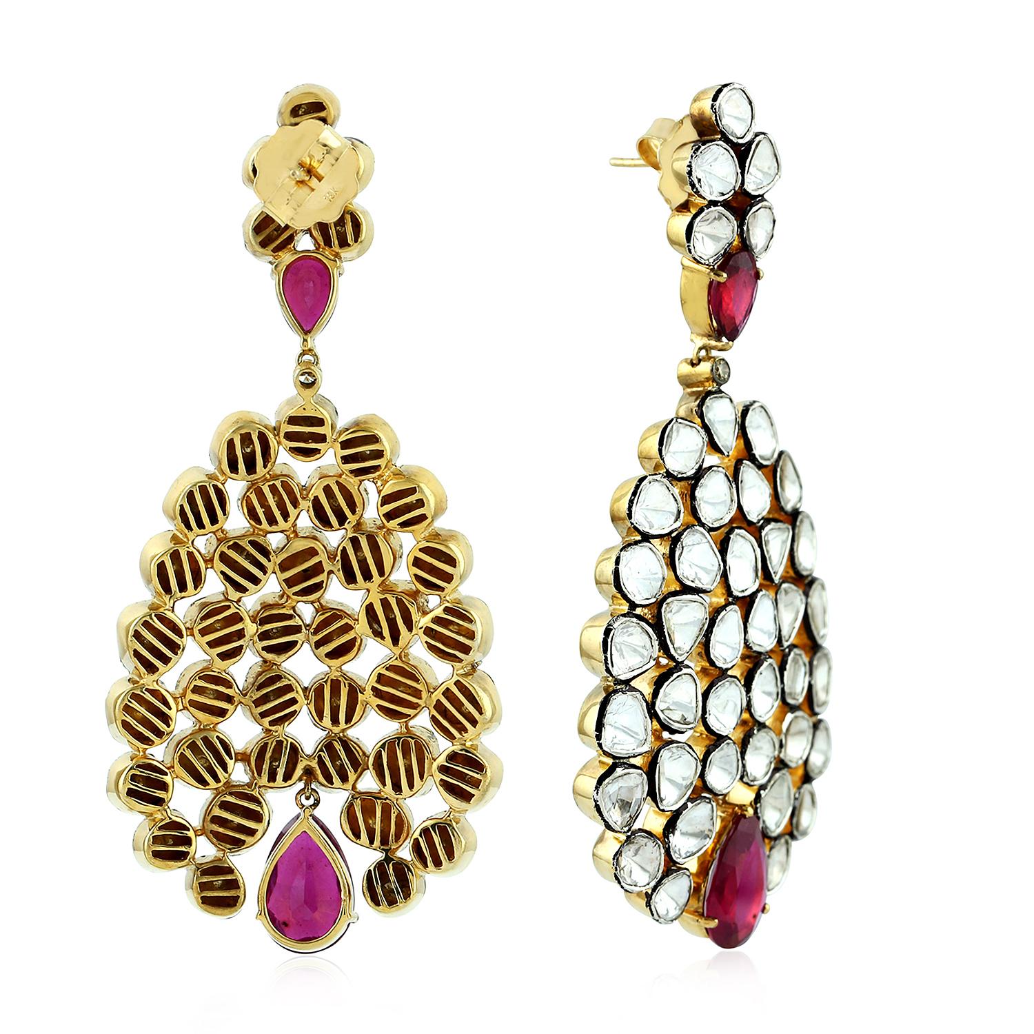 Mixed Cut 17.48ct Rosecut Diamonds Dangle Earrings With Ruby In 18k yellow Gold & Silver For Sale