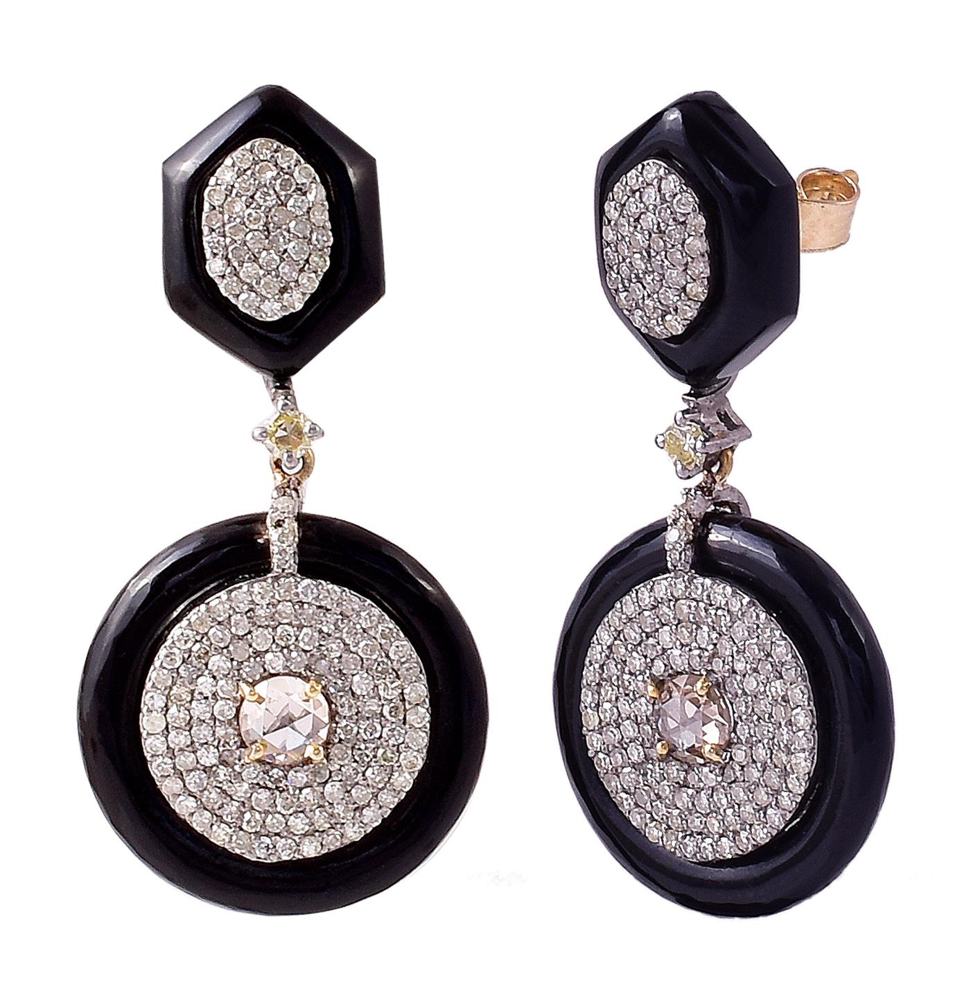 15.26 Carats Diamond, Rose-Cut Diamond, and Black Onyx Drop Earrings in Art-Deco Style

This art-deco style glorious black onyx, solitaire diamond rose-cut, and diamond earring pair is exceptional. The round diamond rose-cut in the center is