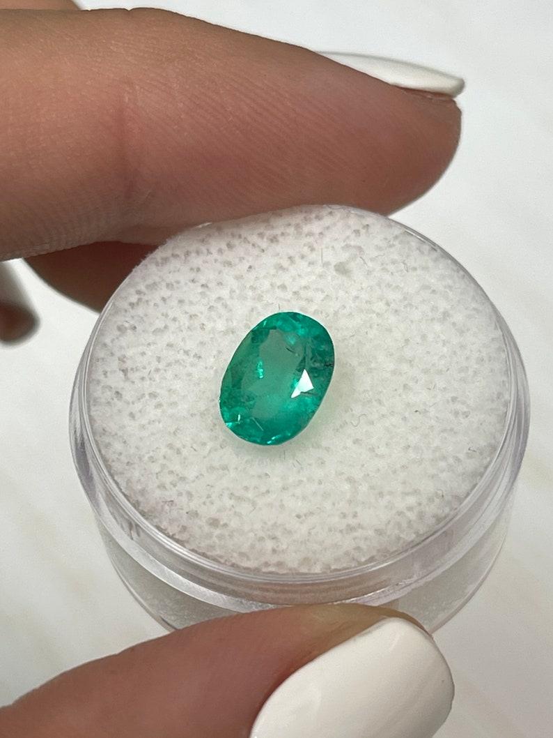 1.74ct 9x7 Freckled Bluish Green Kolumbianischer Smaragd im Ovalschliff Mai Geburtsstein im Zustand „Neu“ im Angebot in Jupiter, FL