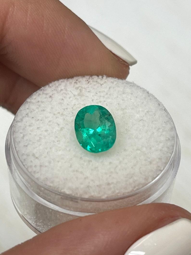 1.74ct 9x7 Freckled Bluish Green Kolumbianischer Smaragd im Ovalschliff Mai Geburtsstein Damen im Angebot