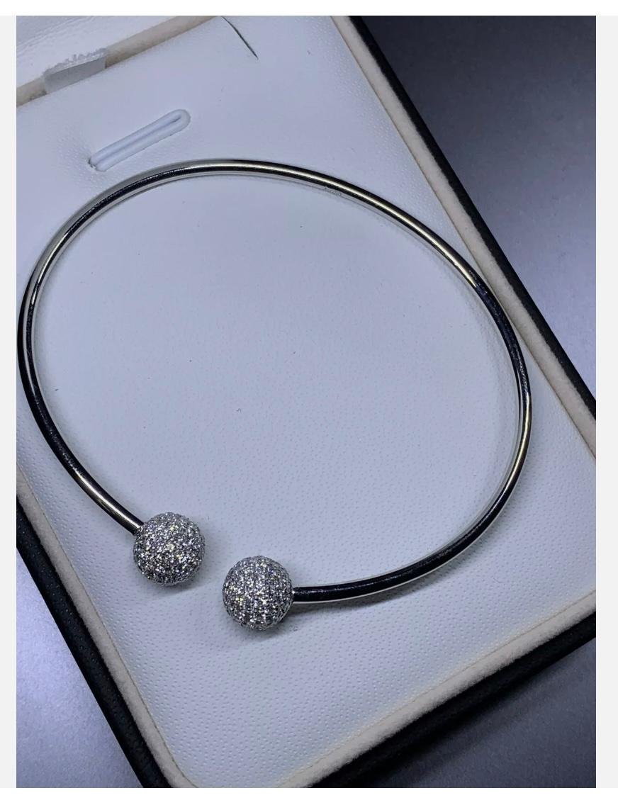 1.74ct Diamond chunky bangle bracelet in 18ct white gold In New Condition For Sale In London, GB