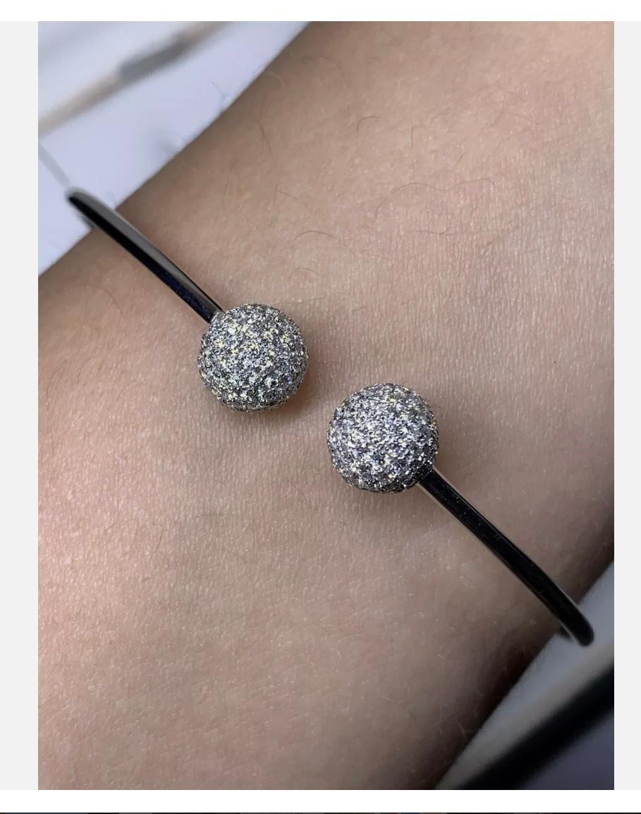 1.74ct Diamond chunky bangle bracelet in 18ct white gold For Sale 3