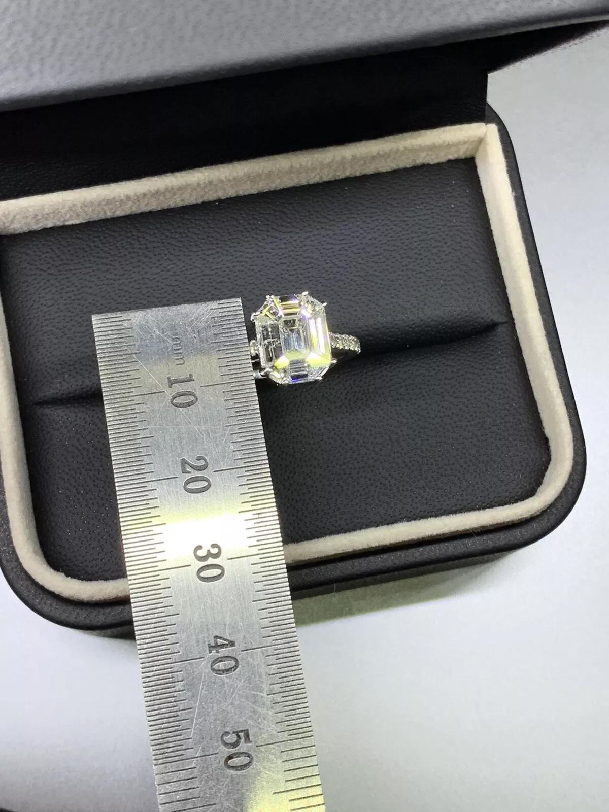 Women's or Men's 1.74ct Emerald diamond pave band engagement ring in 18k white gold. For Sale
