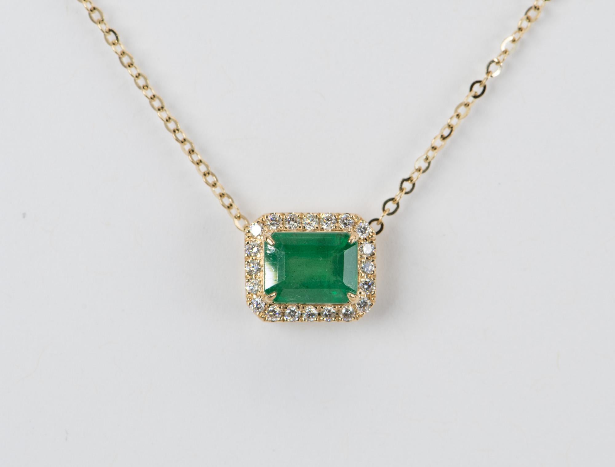 1.74ct Emerald with Diamond Halo 14K Yellow Gold Pendant Necklace Chain R4058 In New Condition For Sale In Osprey, FL