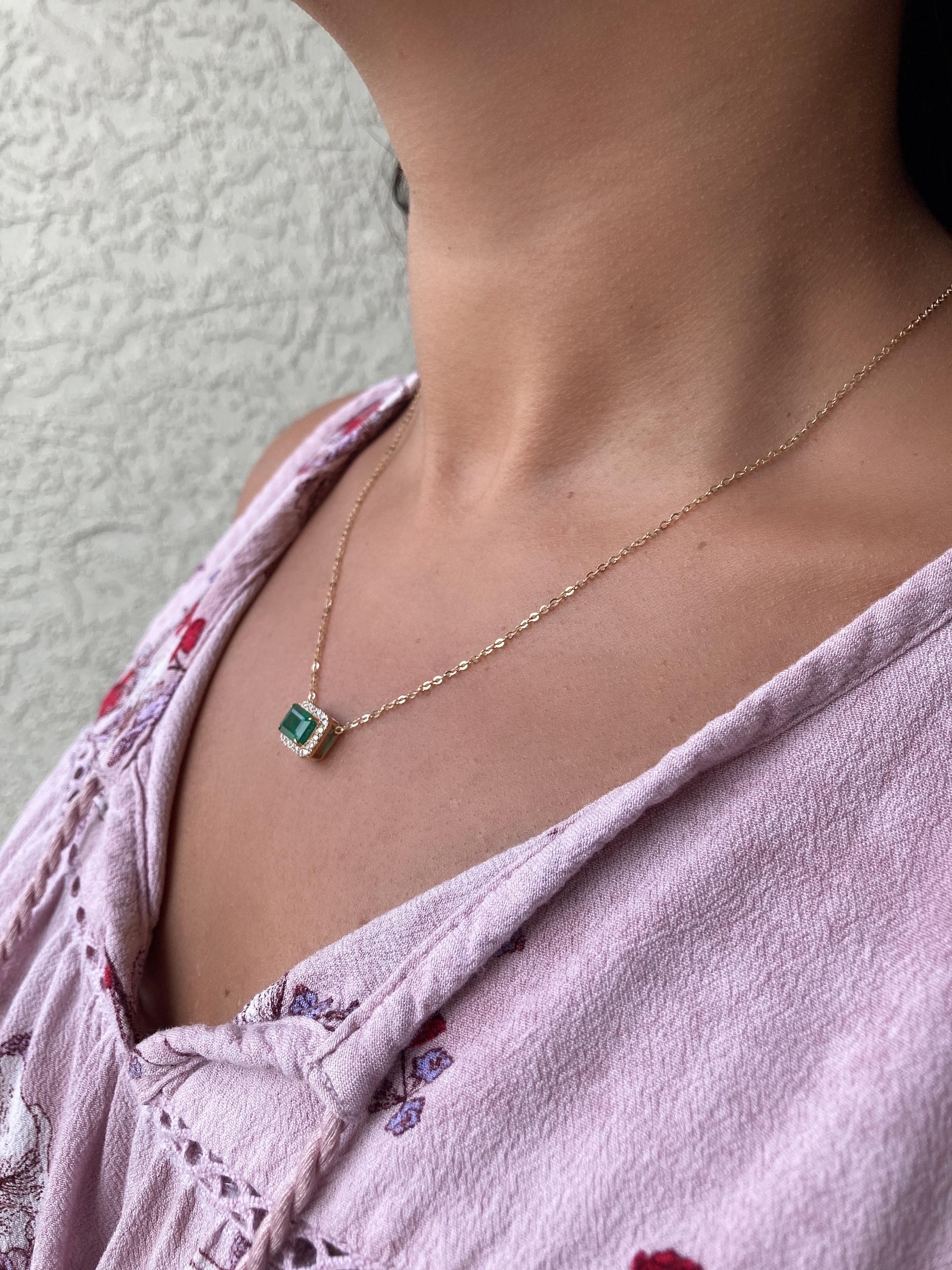 Women's or Men's 1.74ct Emerald with Diamond Halo 14K Yellow Gold Pendant Necklace Chain R4058 For Sale