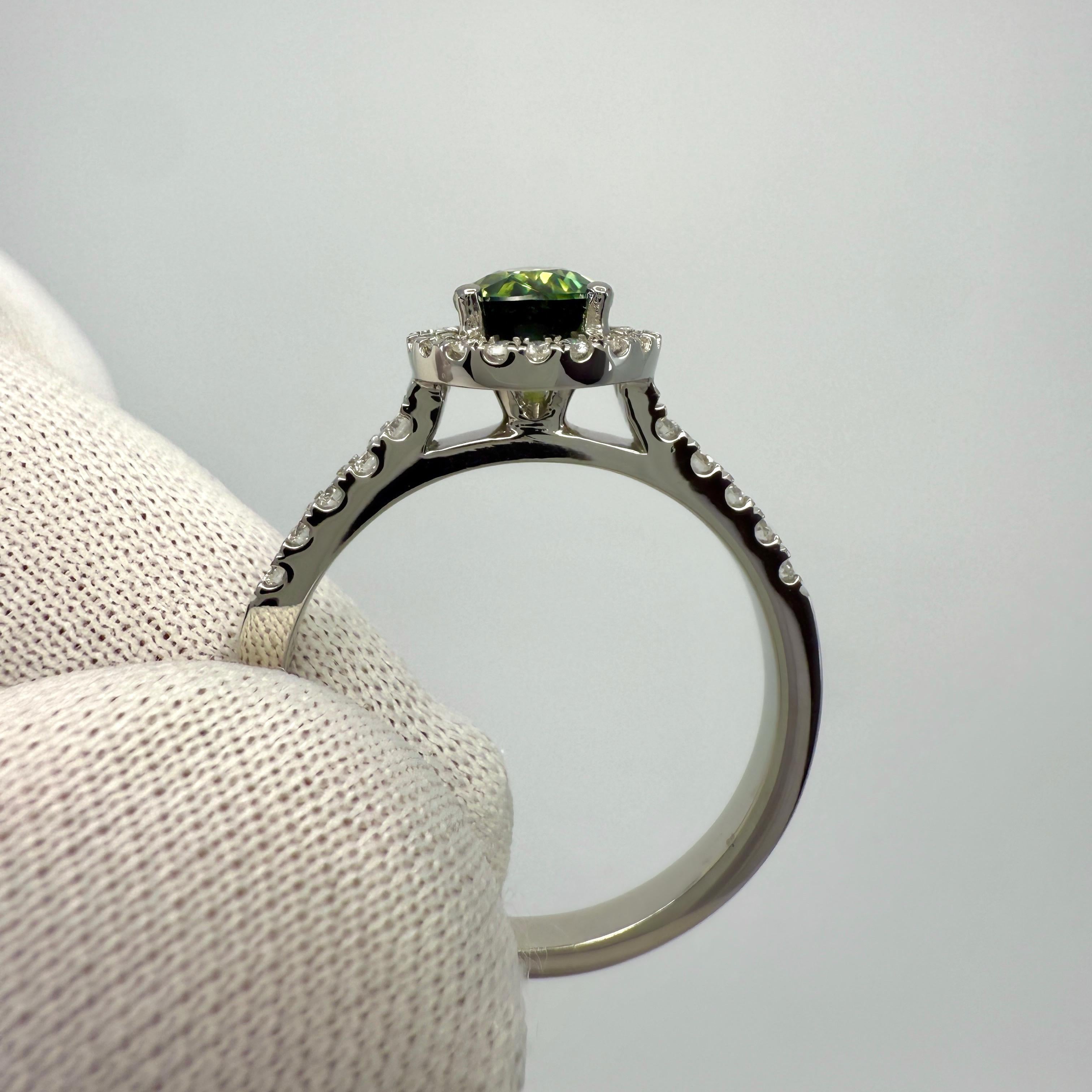 Anello aureolato in platino con zaffiro di colore parziale certificato GIA da 1,74 ct. in vendita 2