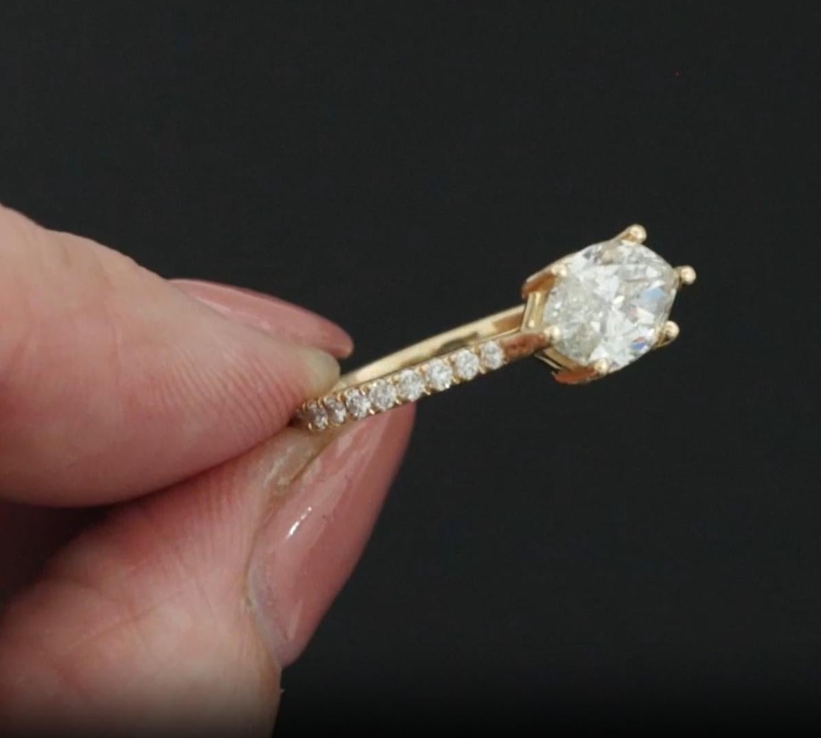 Contemporain Bague à diamant marquise de 1,74ct - serti est-ouest en or jaune 14K en vente
