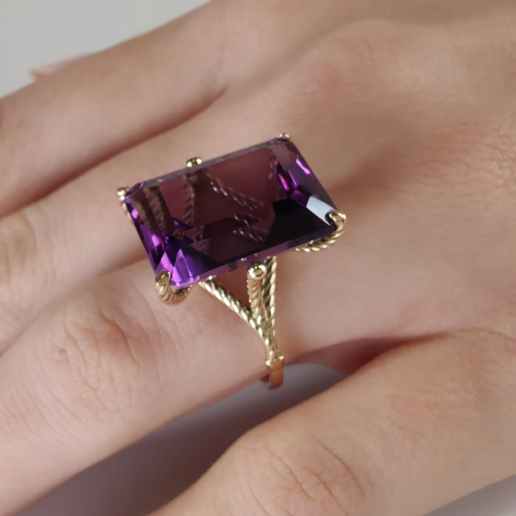 17,4ct Natural Amethyst Solitär Ring in 14K Gelbgold - Skulpturale Sechs-Kristall (Zeitgenössisch) im Angebot