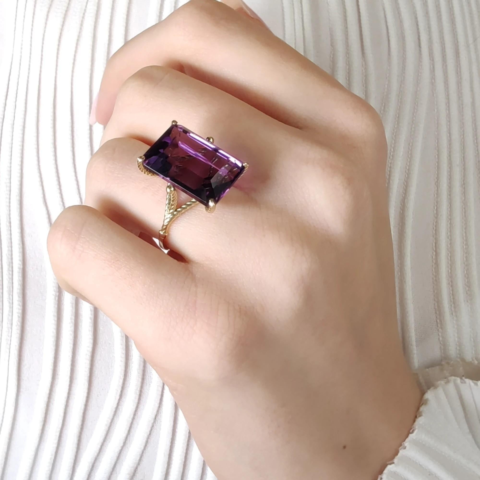 17,4ct Natural Amethyst Solitär Ring in 14K Gelbgold - Skulpturale Sechs-Kristall im Zustand „Neu“ im Angebot in Sant Josep de sa Talaia, IB
