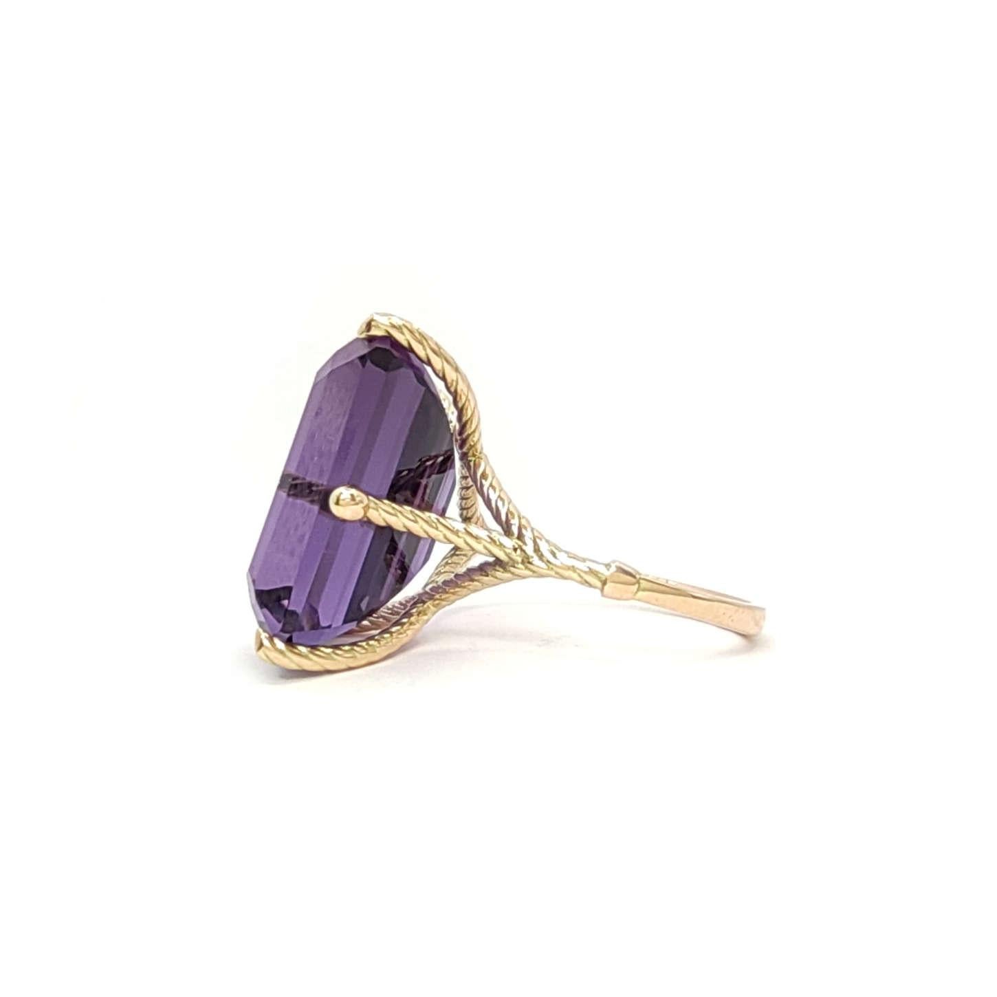 17,4ct Natural Amethyst Solitär Ring in 14K Gelbgold - Skulpturale Sechs-Kristall im Angebot 2