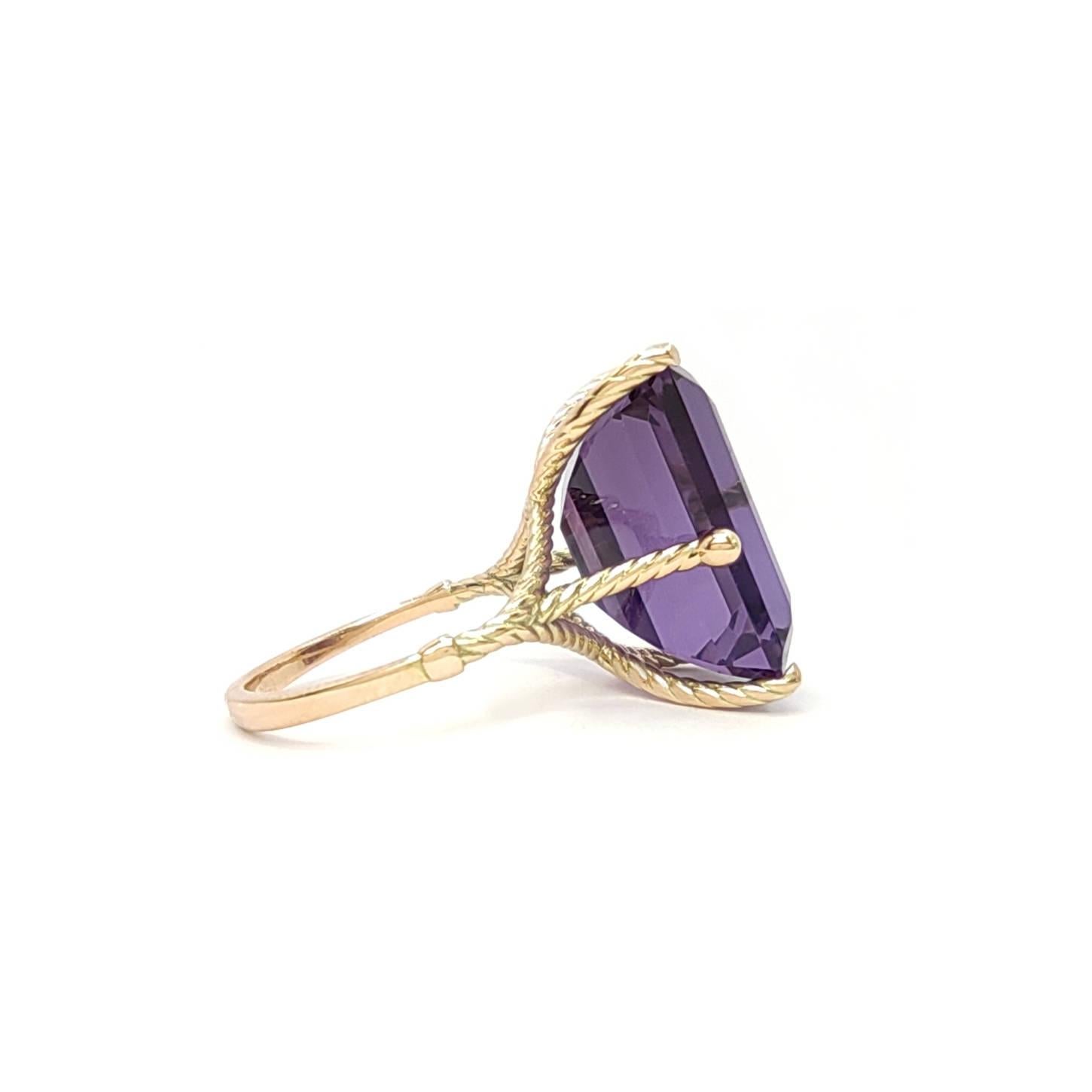 17,4ct Natural Amethyst Solitär Ring in 14K Gelbgold - Skulpturale Sechs-Kristall im Angebot 3
