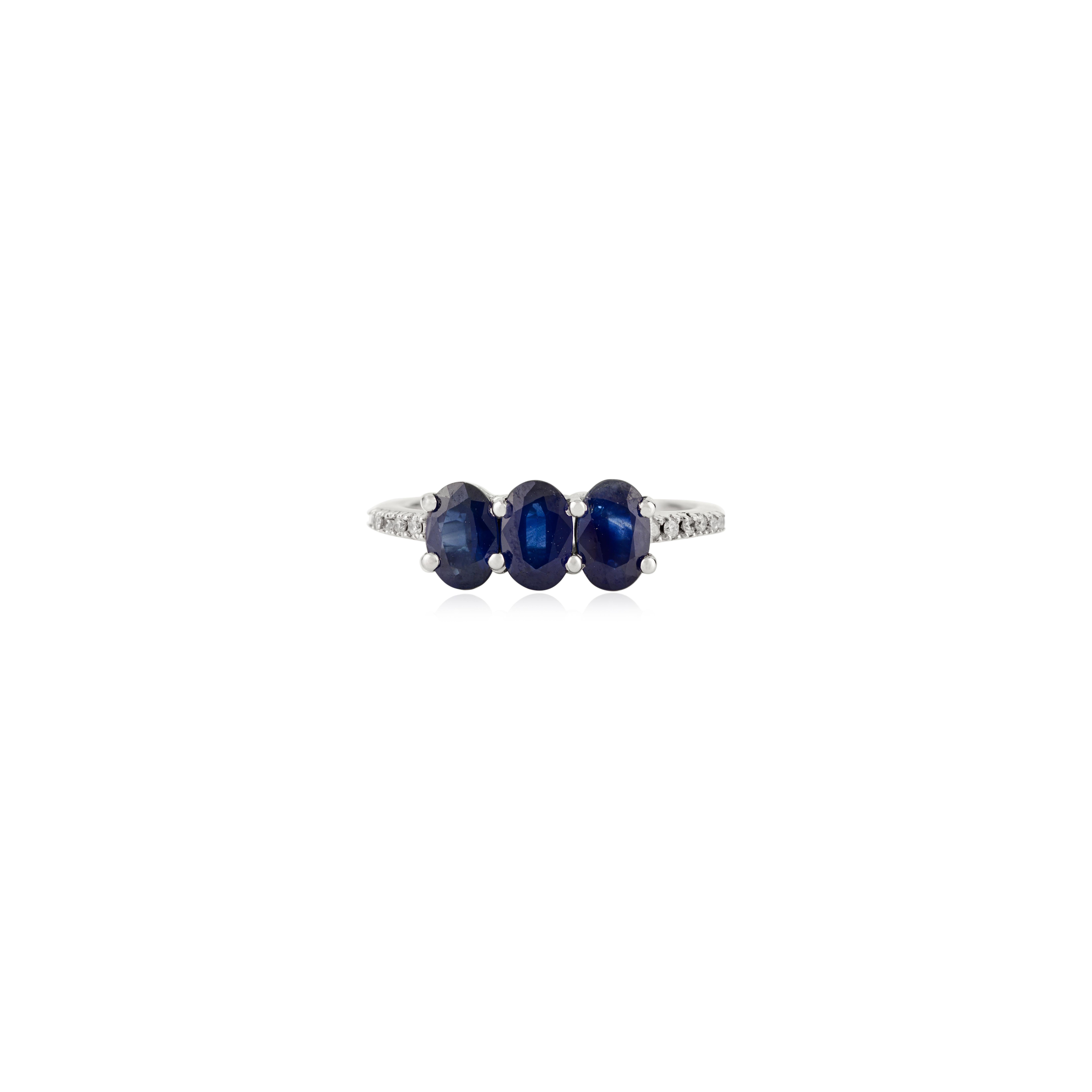 En vente :  1.74Ct Natural Deep Blue Sapphire & Diamond Three Stone Ring in 14K White Gold 3