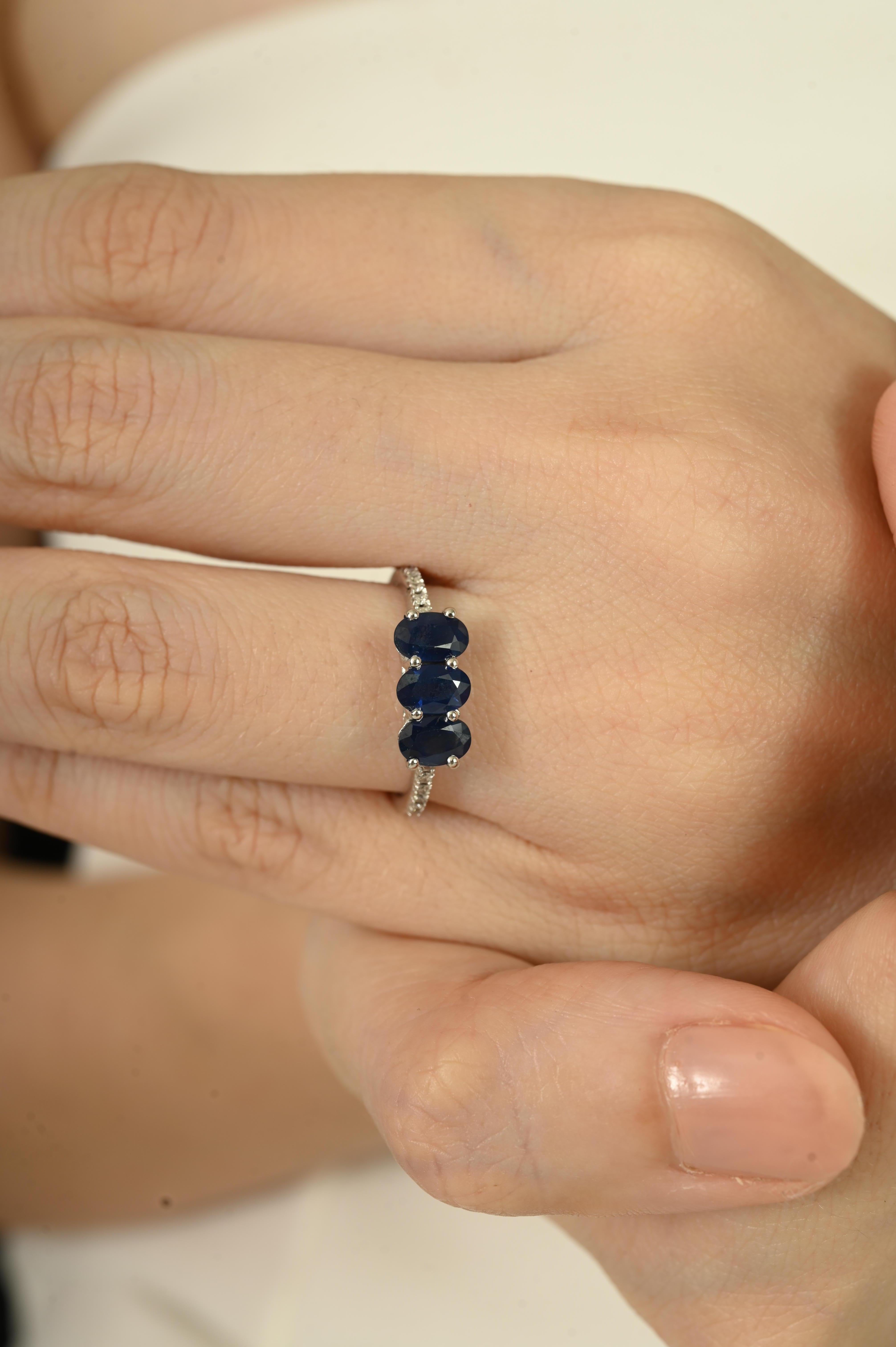 En vente :  1.74Ct Natural Deep Blue Sapphire & Diamond Three Stone Ring in 14K White Gold 4