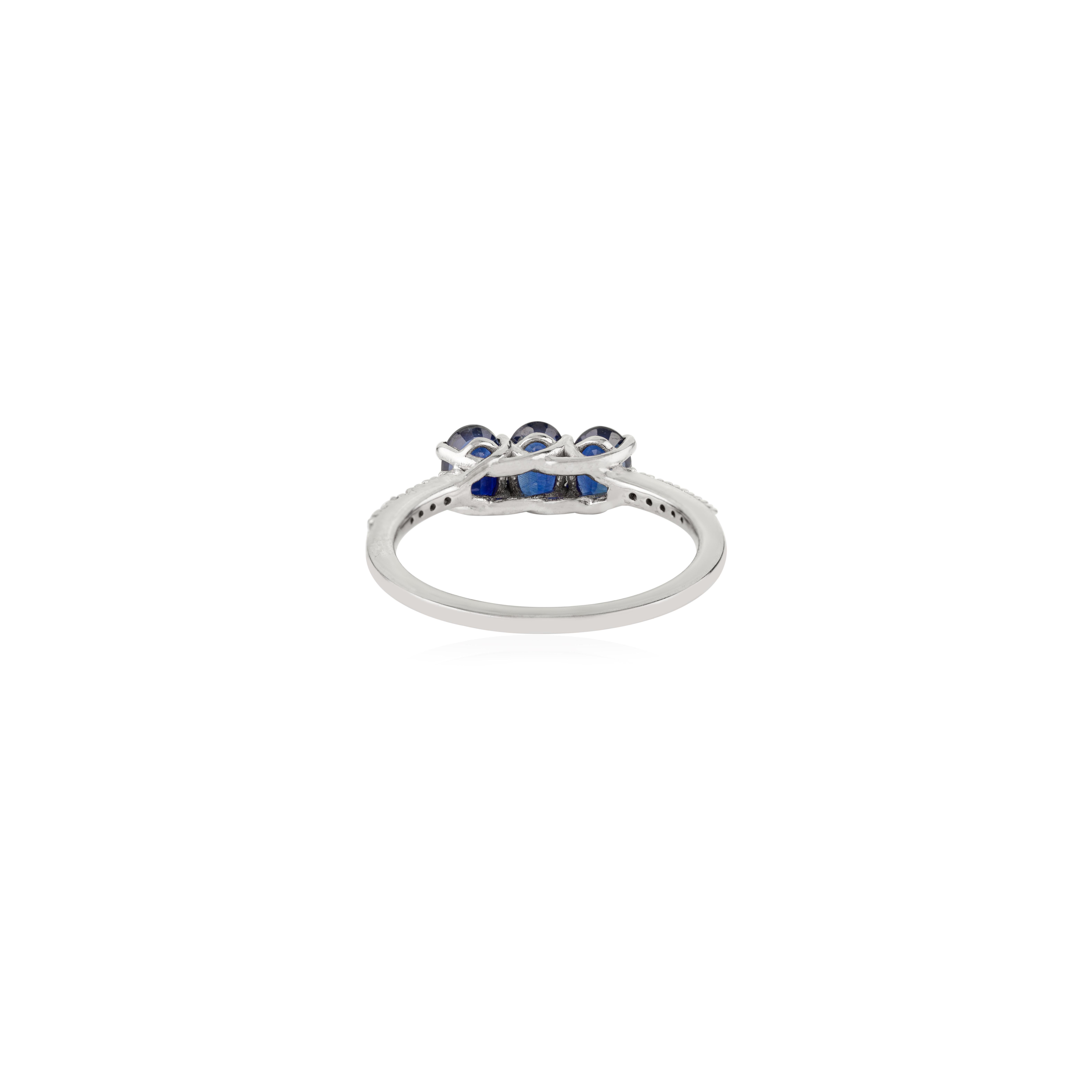En vente :  1.74Ct Natural Deep Blue Sapphire & Diamond Three Stone Ring in 14K White Gold 5