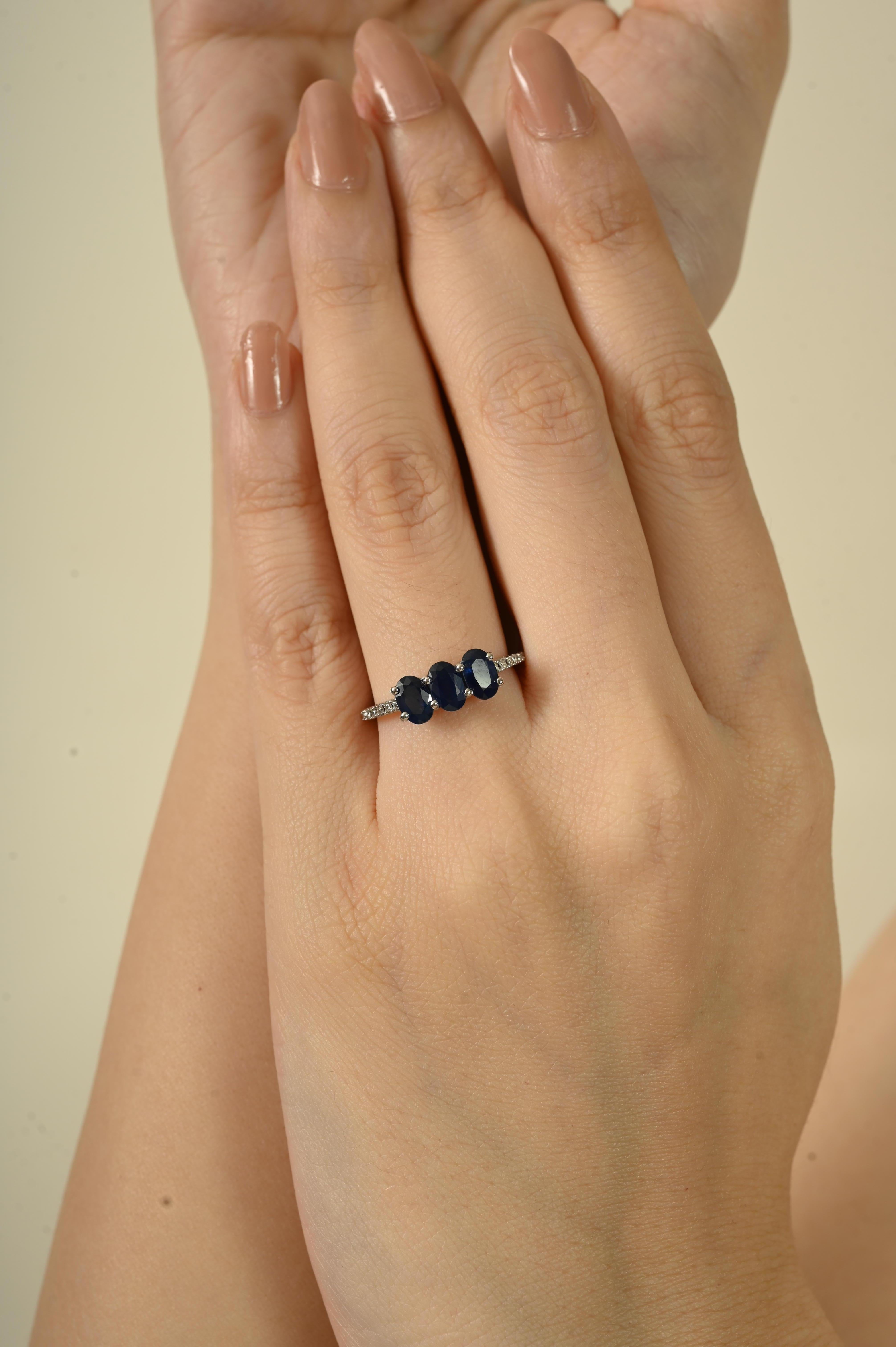 En vente :  1.74Ct Natural Deep Blue Sapphire & Diamond Three Stone Ring in 14K White Gold 6