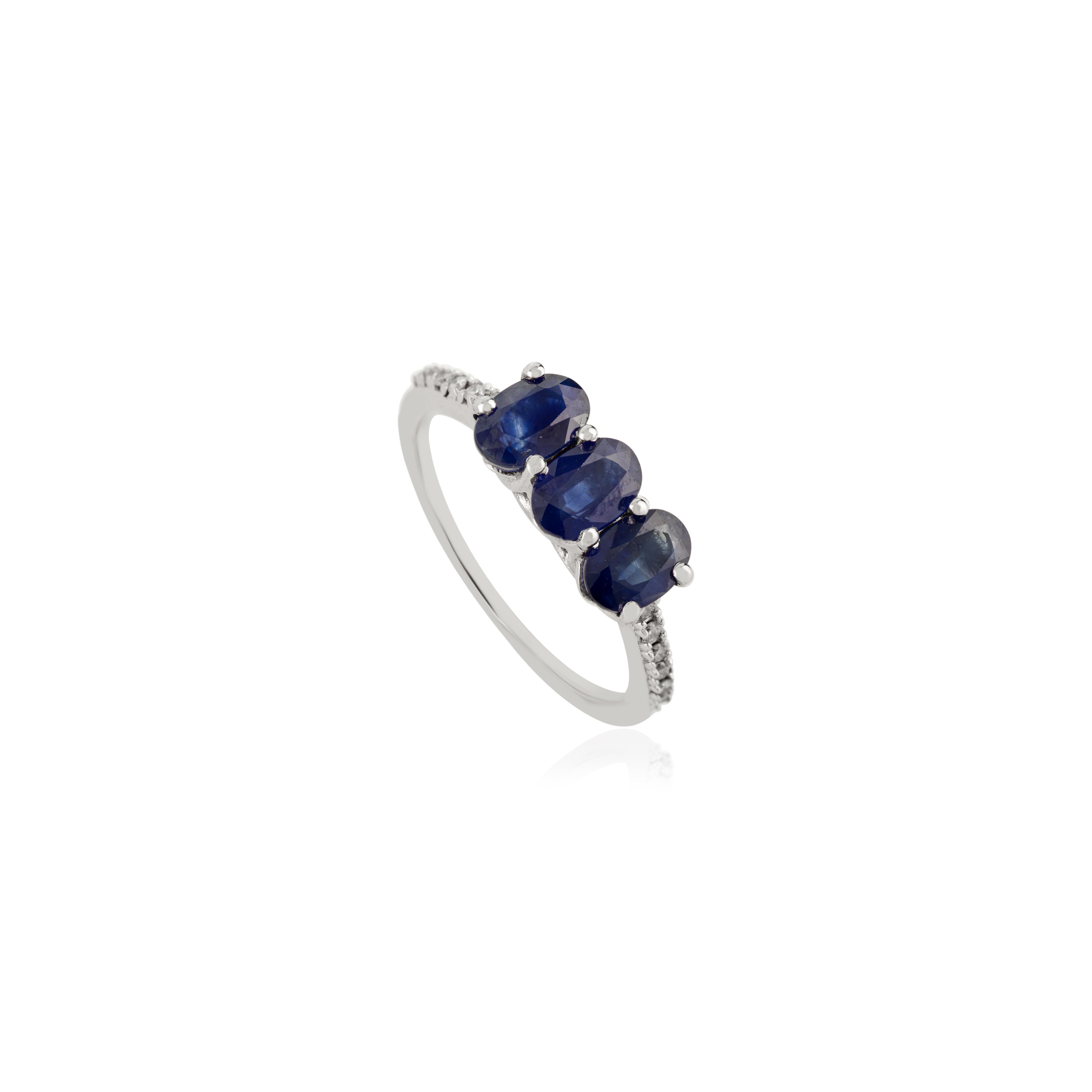En vente :  1.74Ct Natural Deep Blue Sapphire & Diamond Three Stone Ring in 14K White Gold 9