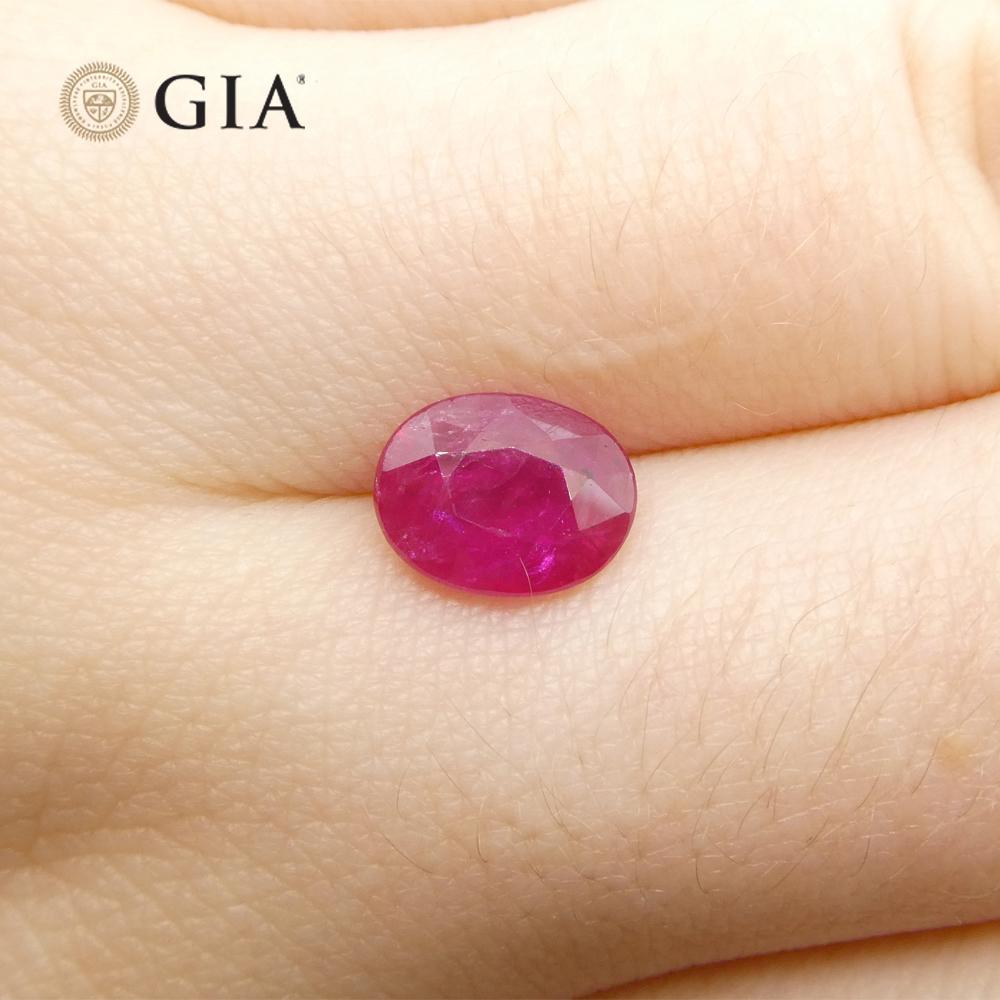 Rubis rouge violacé ovale de 1.74 carats certifié GIA du Mozambique en vente 6