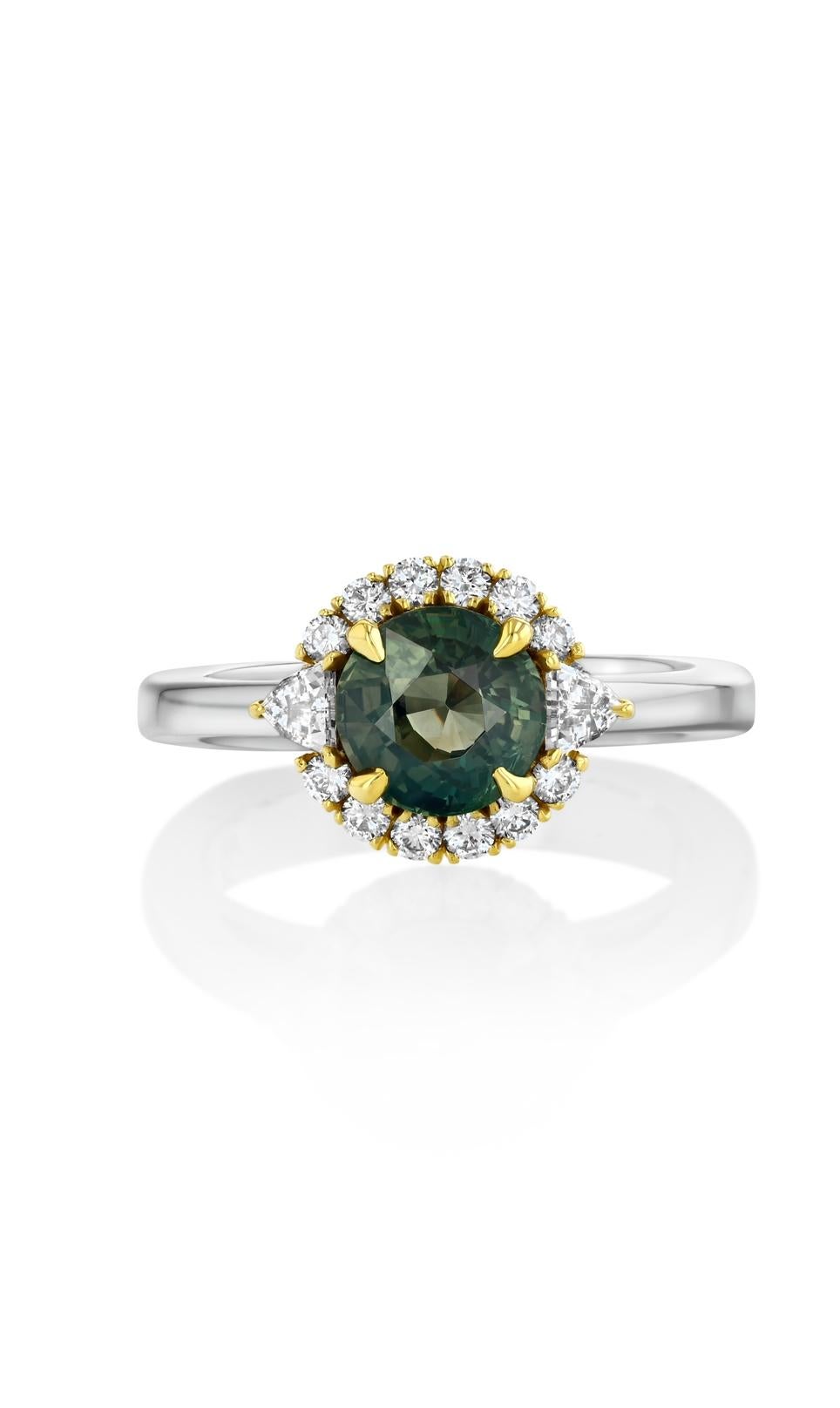 Modern 1.74ct round Alexandrite. Ring in platinum and 18K yellow gold. GIA certified. For Sale