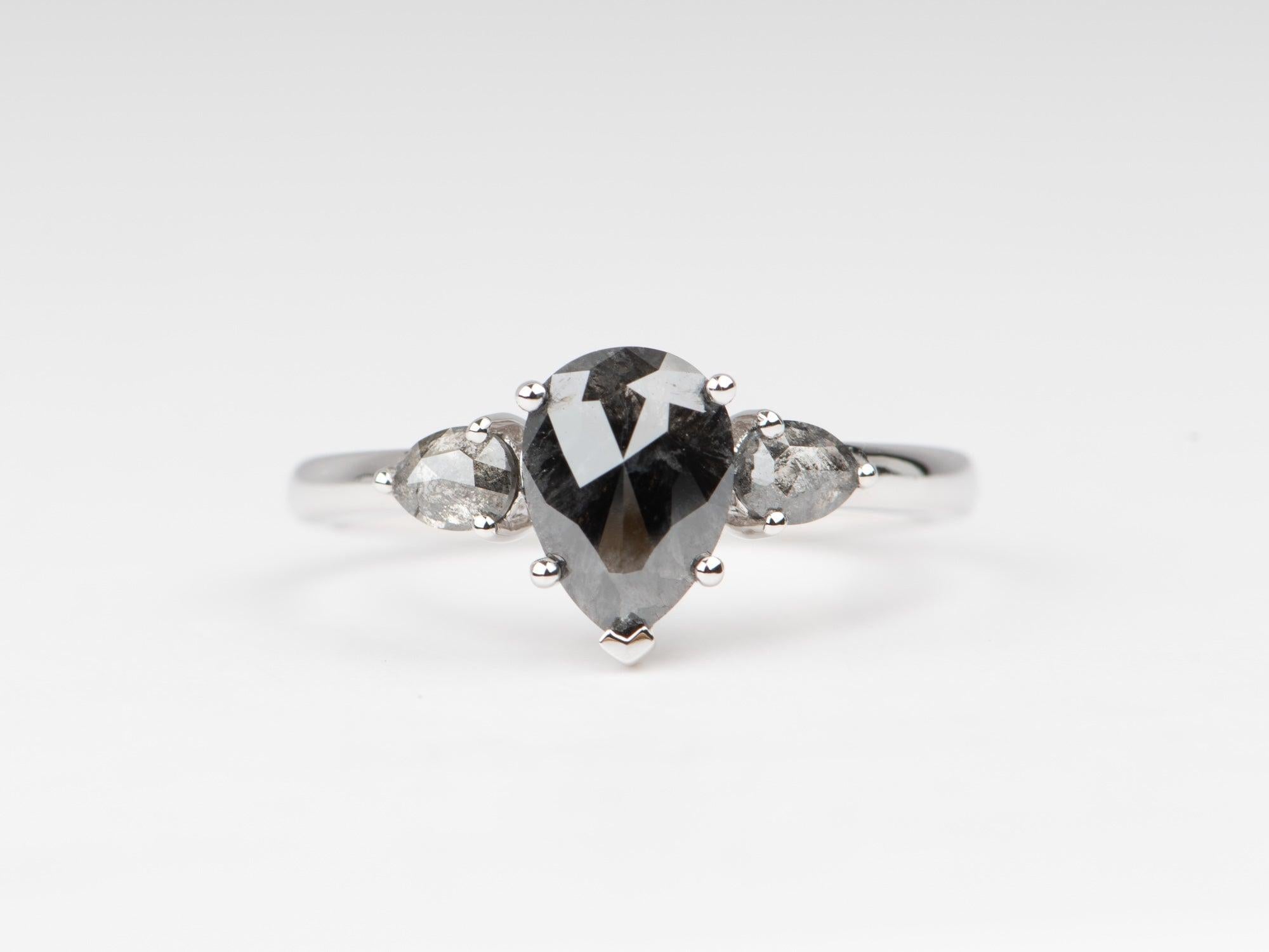 Taille poire 1.74ctw Pear Shape Diamond Three-Stone Engagement Ring 14K White Gold R6675 en vente