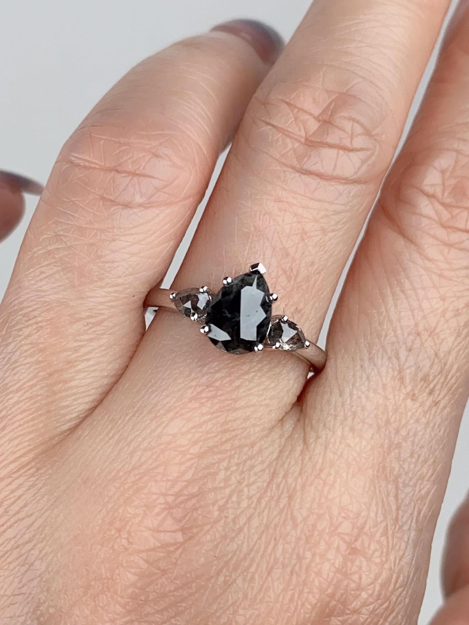 1.74ctw Pear Shape Diamond Three-Stone Engagement Ring 14K White Gold R6675 en vente 1