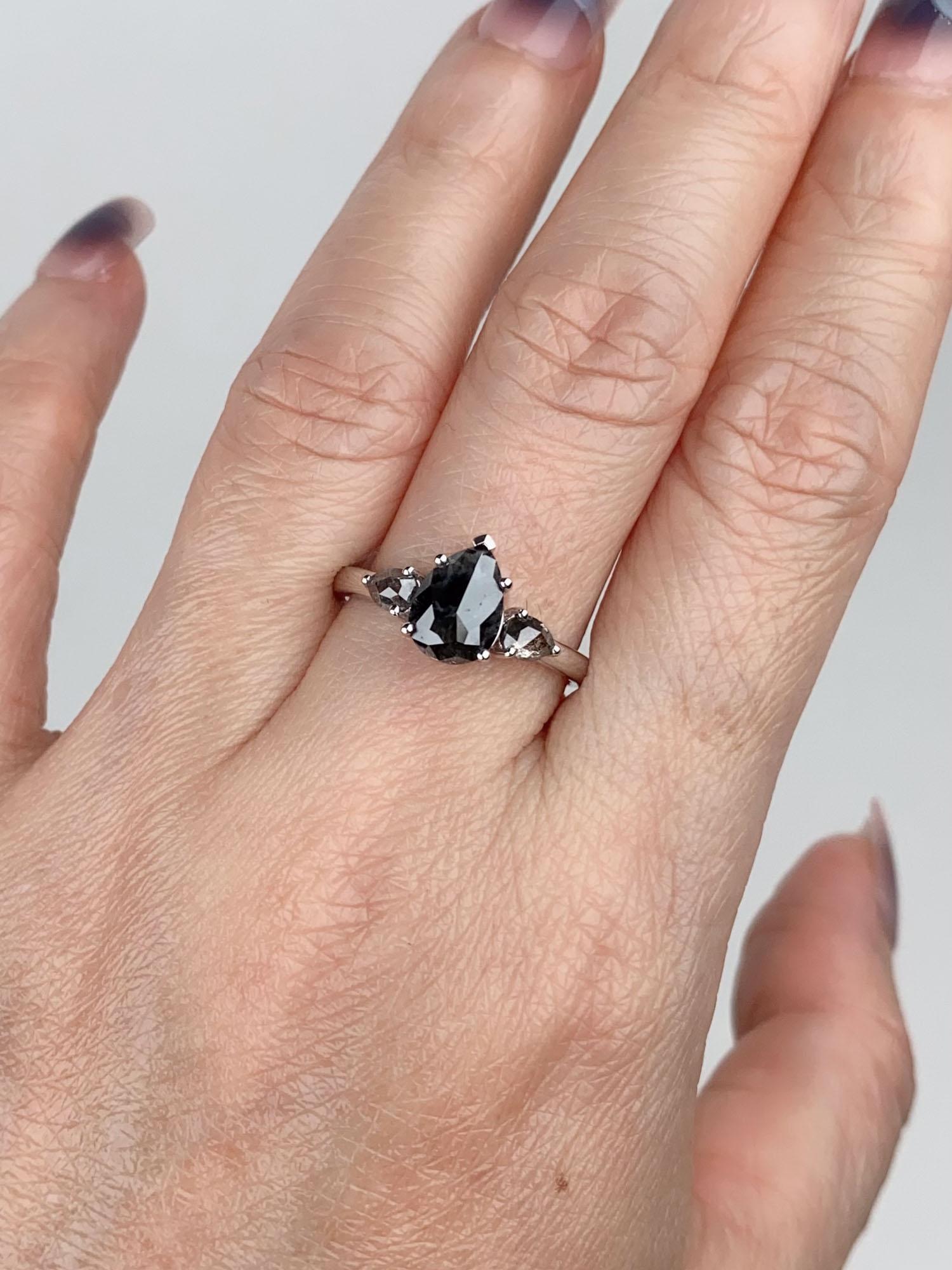 1.74ctw Pear Shape Diamond Three-Stone Engagement Ring 14K White Gold R6675 en vente 2
