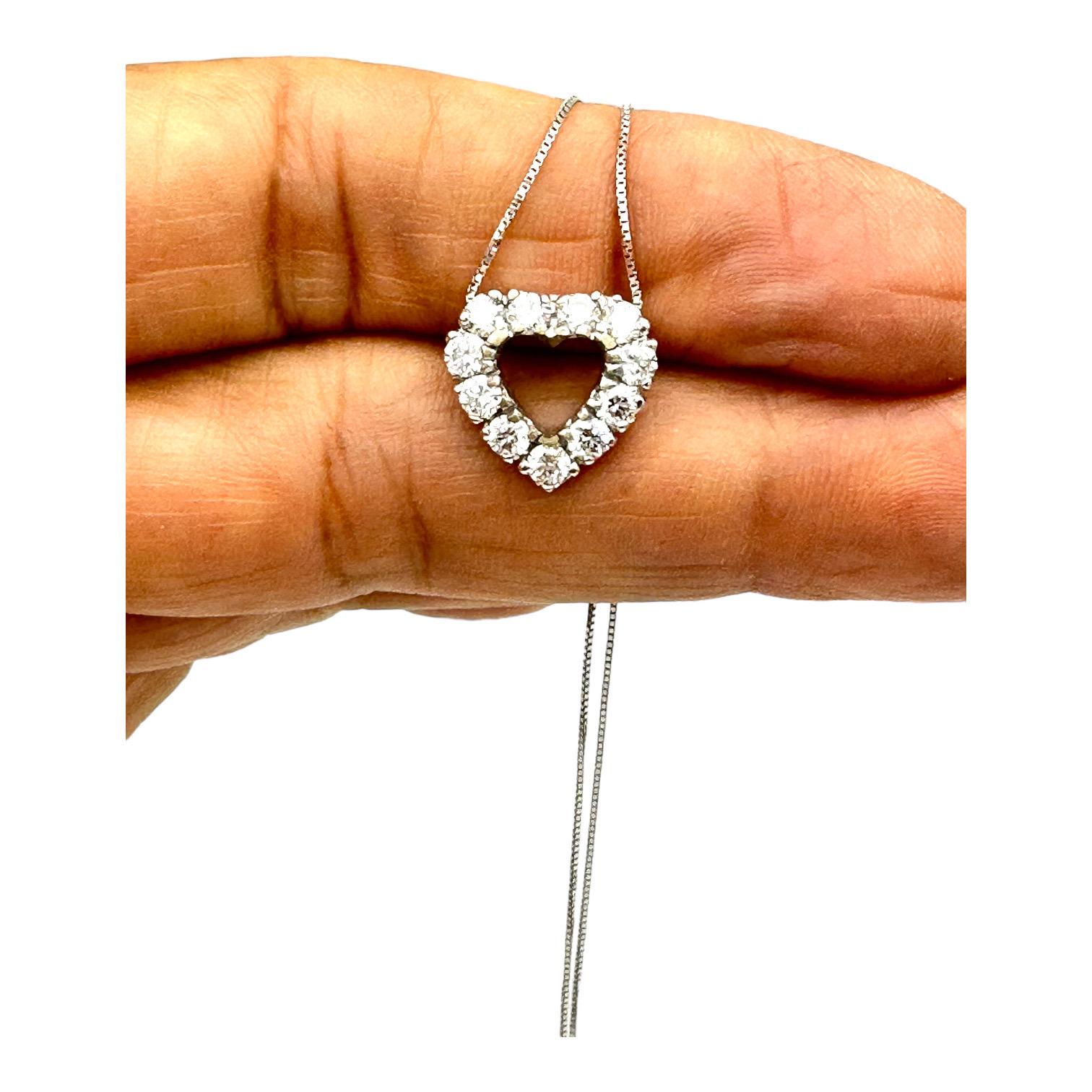 Contemporary 1.75 Carat 18K white gold Diamond Heart Pendant & Chain VS-F/G For Sale