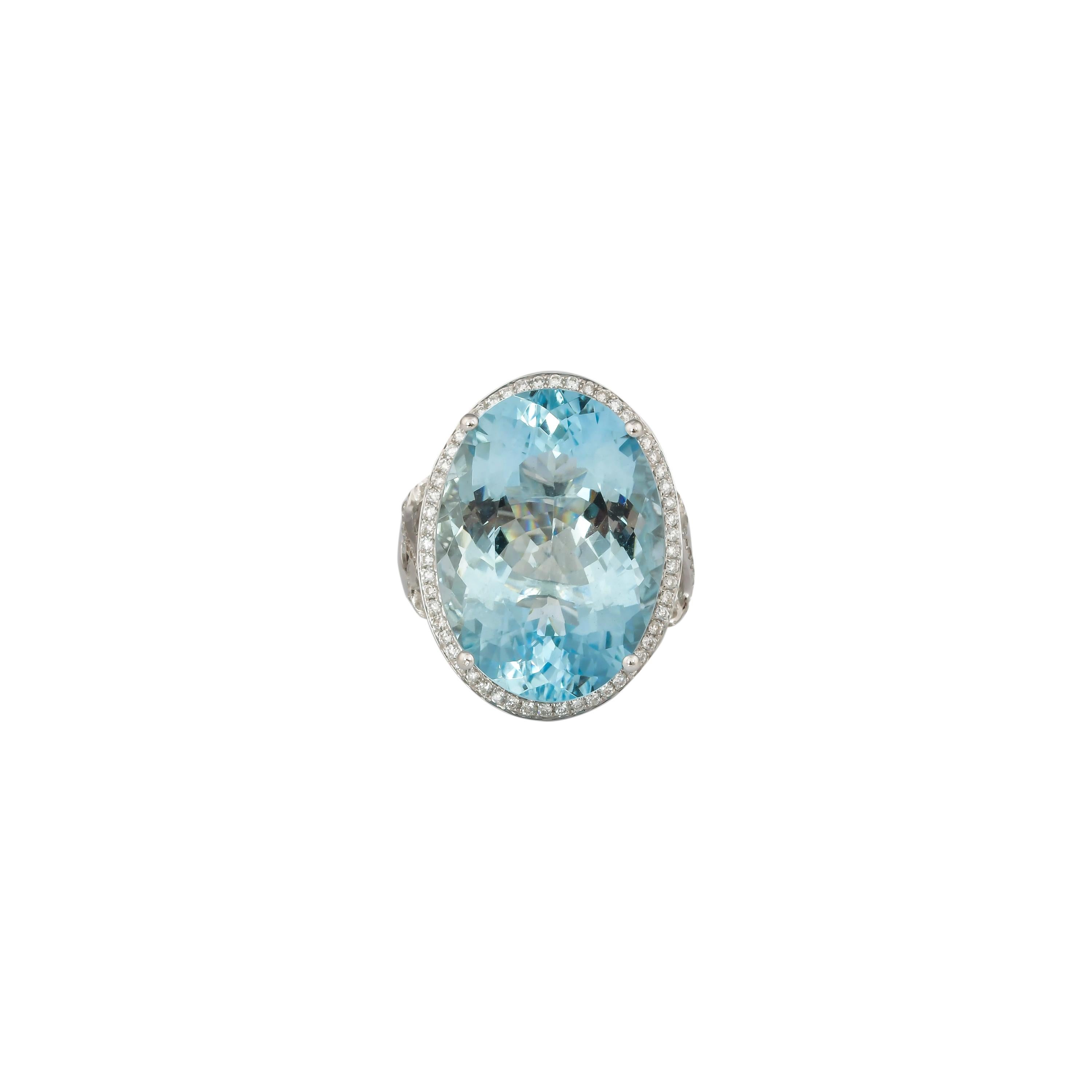 Contemporary 17.5 Carat Aquamarine and Diamond Ring in 18 Karat White Gold For Sale