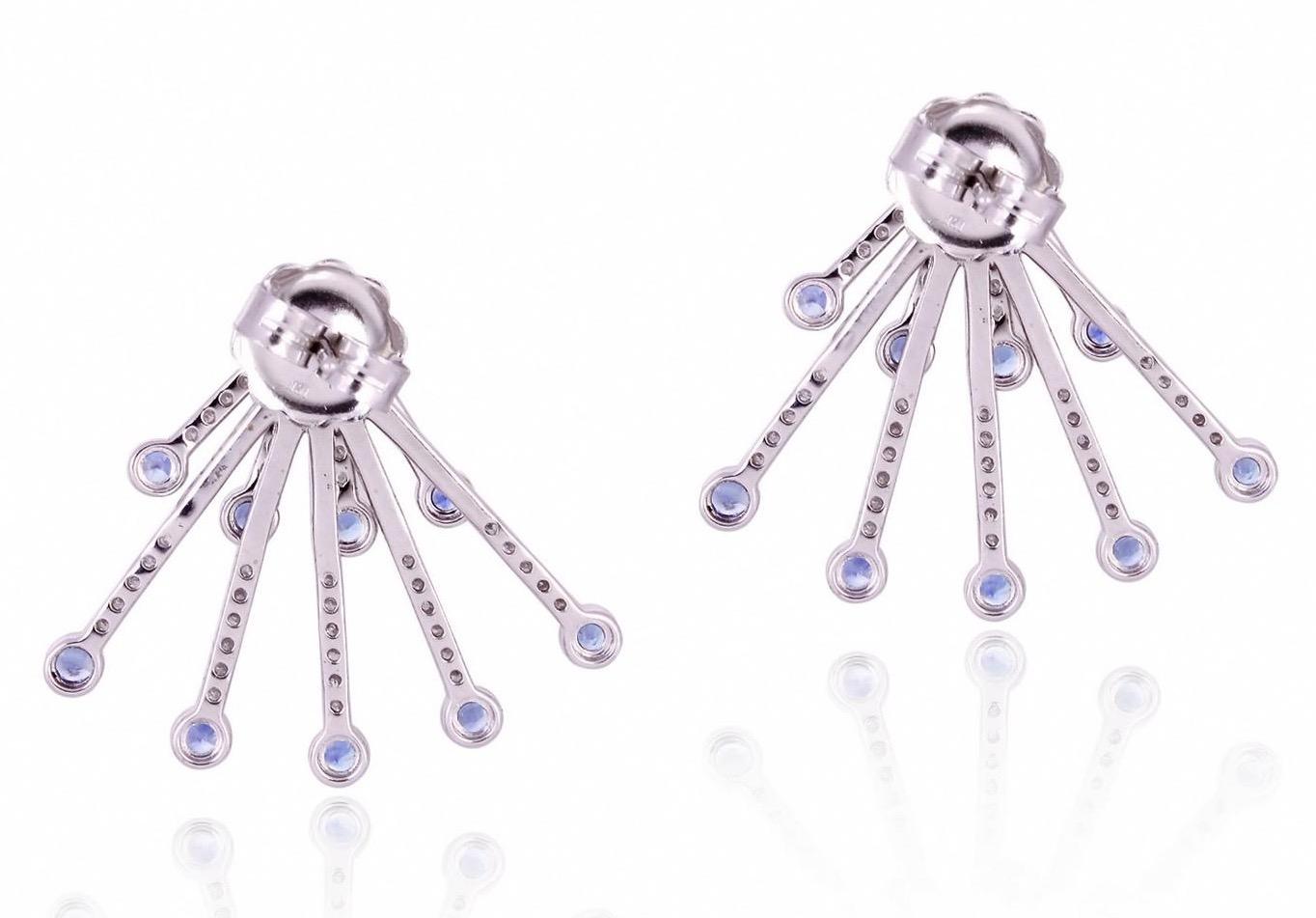 Realizzate a mano in oro 18 carati, queste bellissime giacche per orecchie sono incastonate con 1,75 carati di zaffiro blu e .78 carati di diamanti scintillanti. 

SEGUI  Visita la vetrina di Meghna Jewels per vedere l'ultima collezione e i pezzi