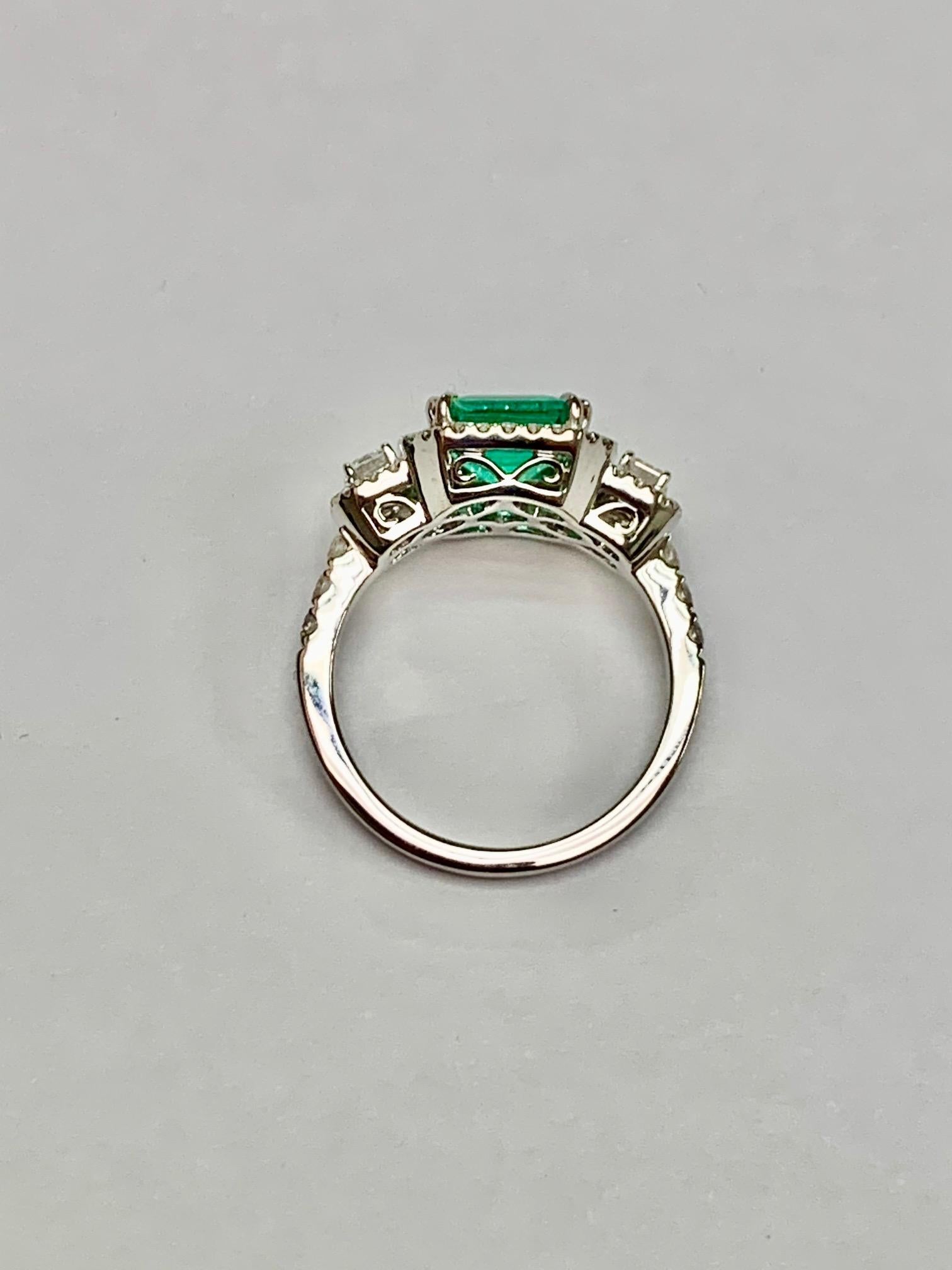 Modern 1.75 Carat Colombian Emerald Diamond Cocktail Ring For Sale